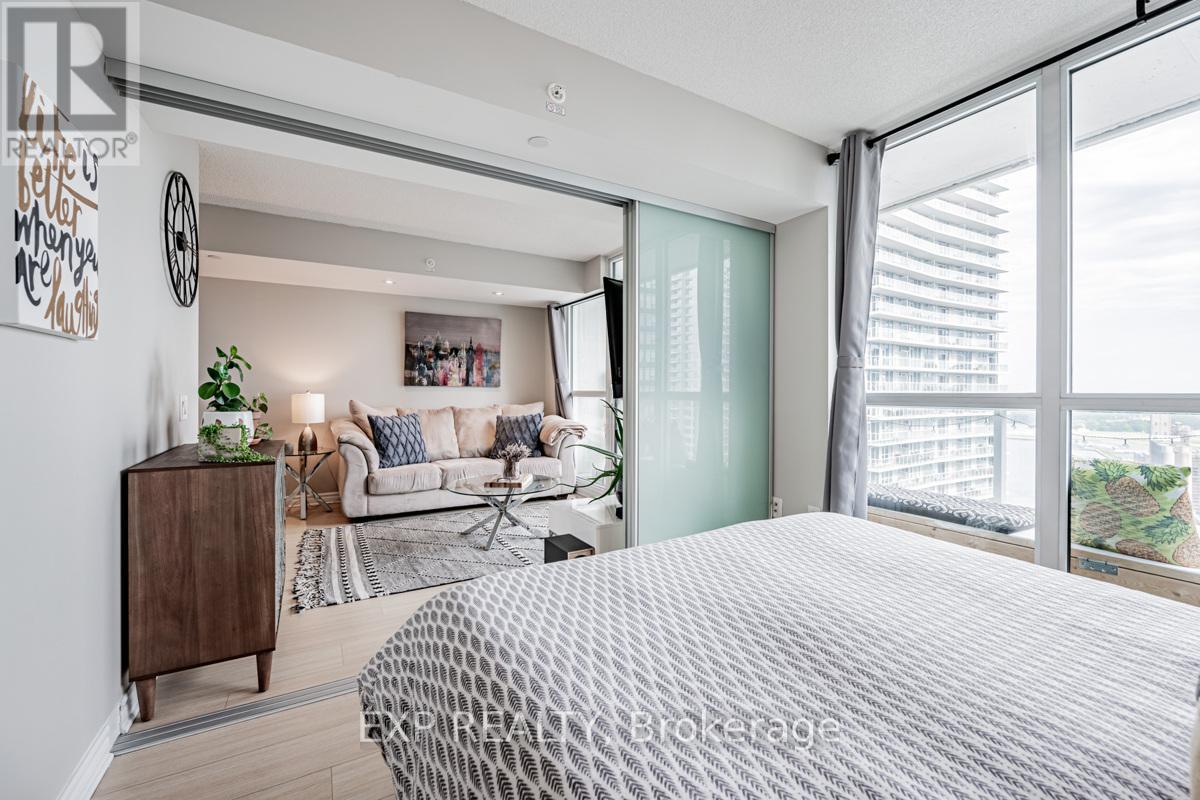 Photo 17 of 85 Queens Wharf Road, Toronto ON