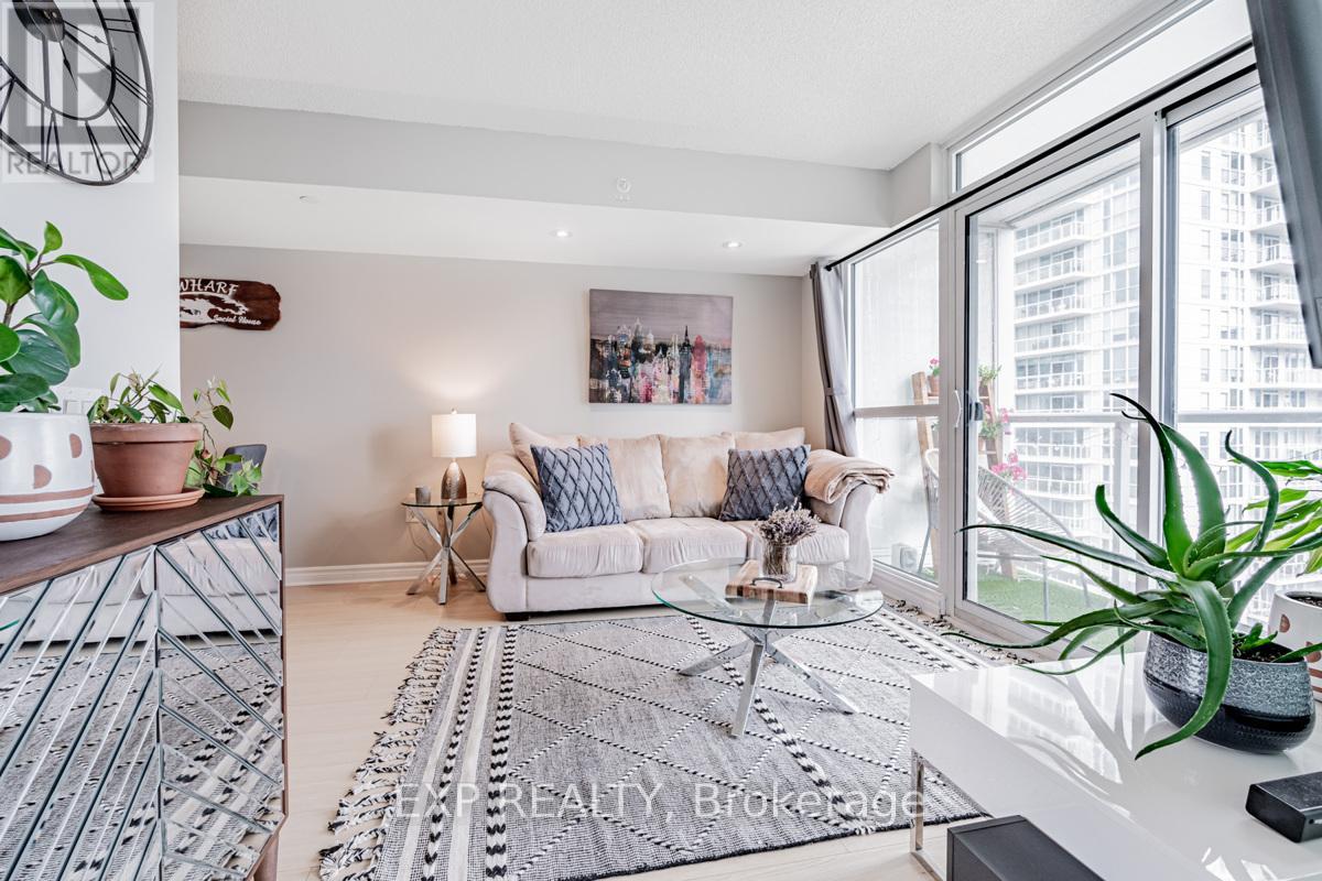 Photo 2 of 85 Queens Wharf Road, Toronto ON