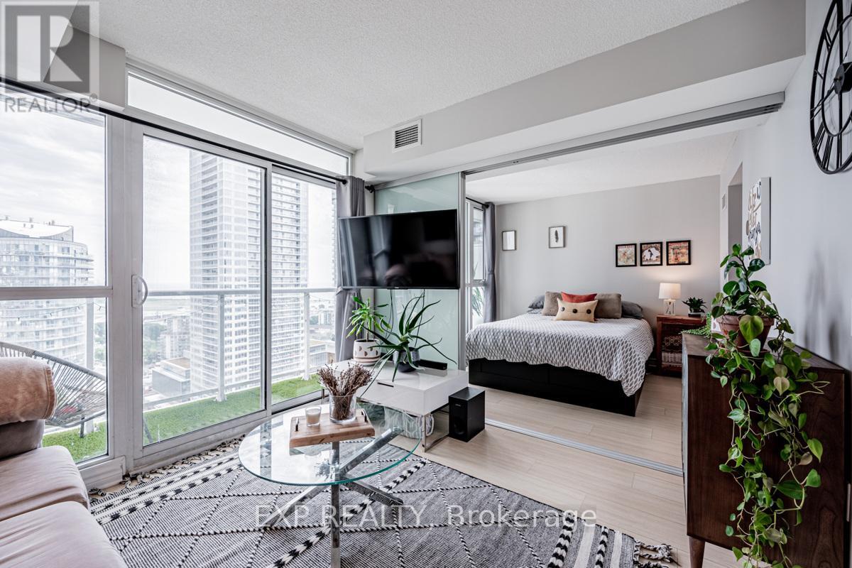 Photo 3 of 85 Queens Wharf Road, Toronto ON