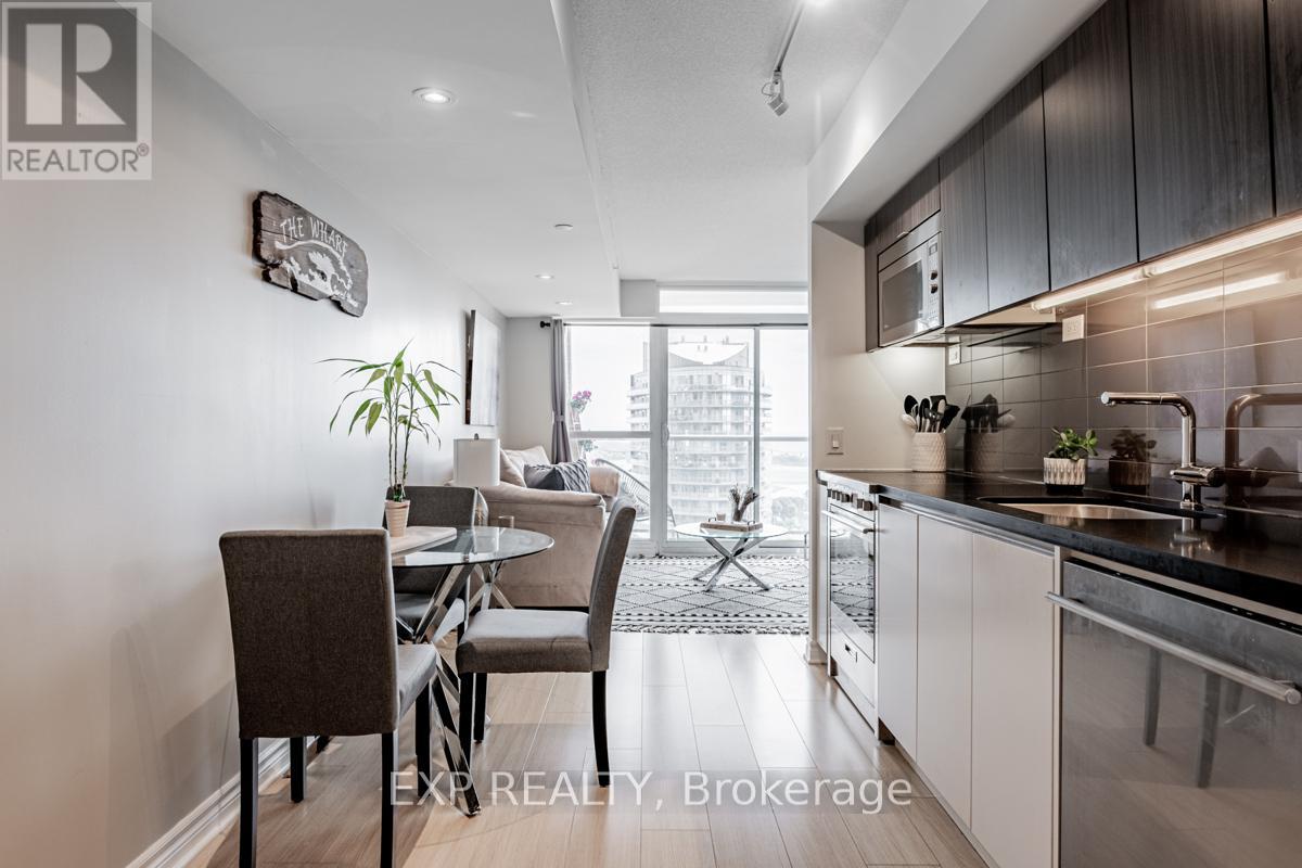 Photo 5 of 85 Queens Wharf Road, Toronto ON