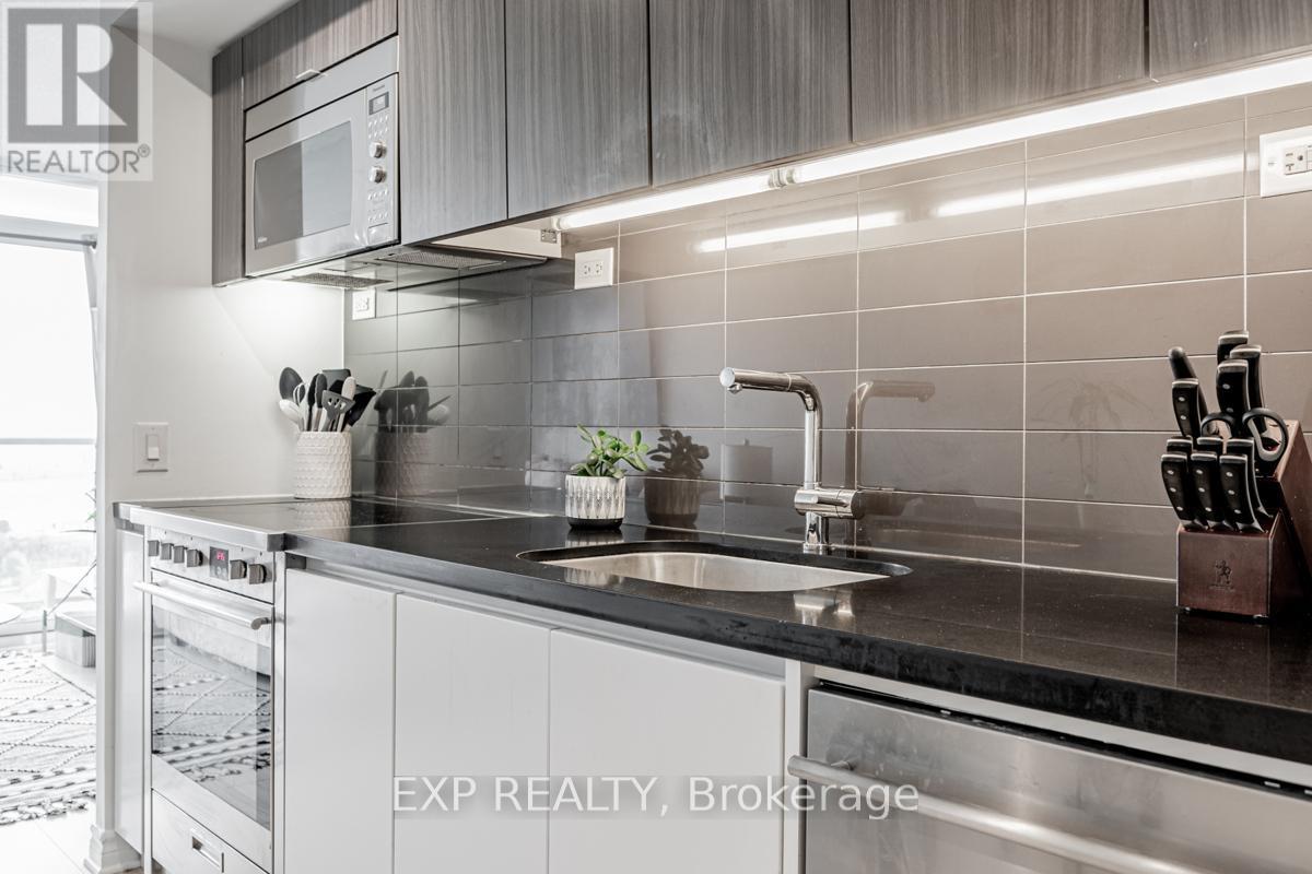 Photo 6 of 85 Queens Wharf Road, Toronto ON