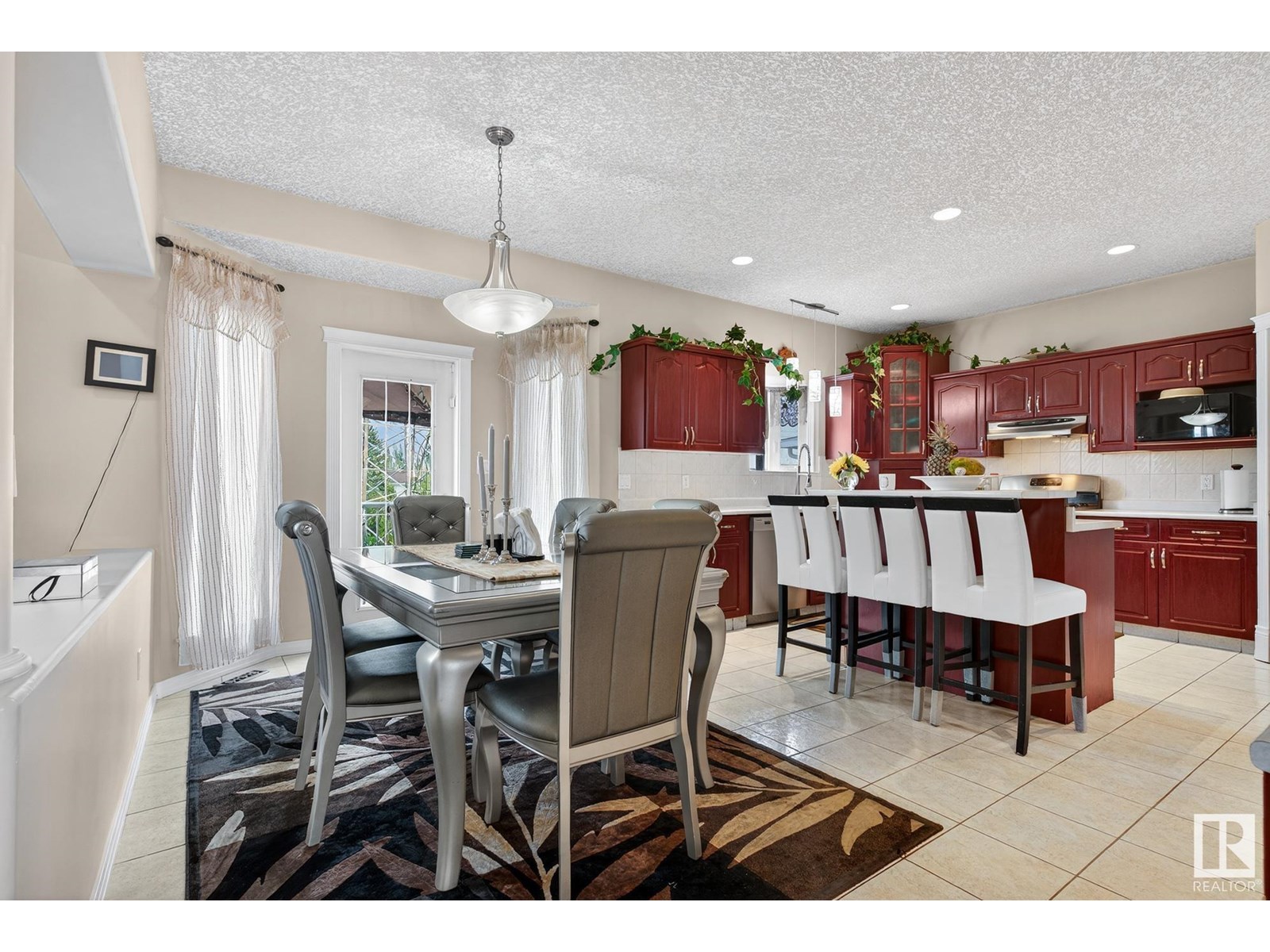 Photo 24 of 979 Hollingsworth Bend Nw, Edmonton AB