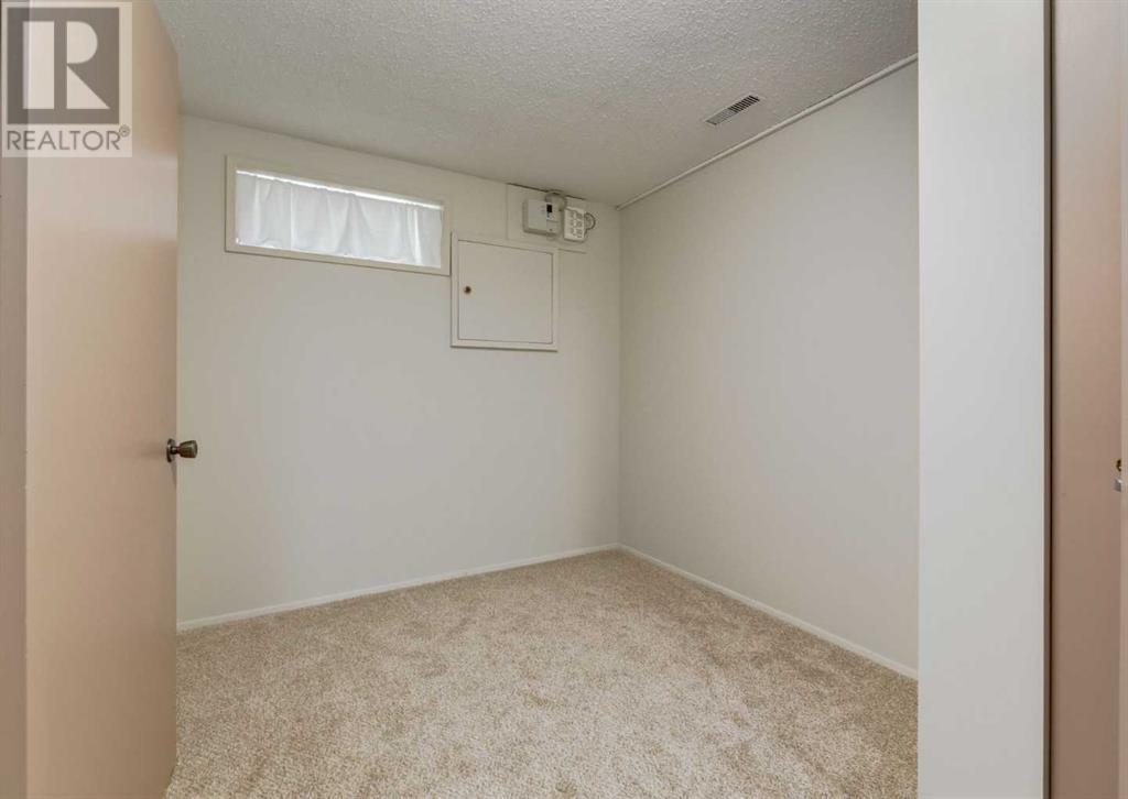 Single Family House Bi-level for Sale in   Avenue NE Whitehorn Calgary 