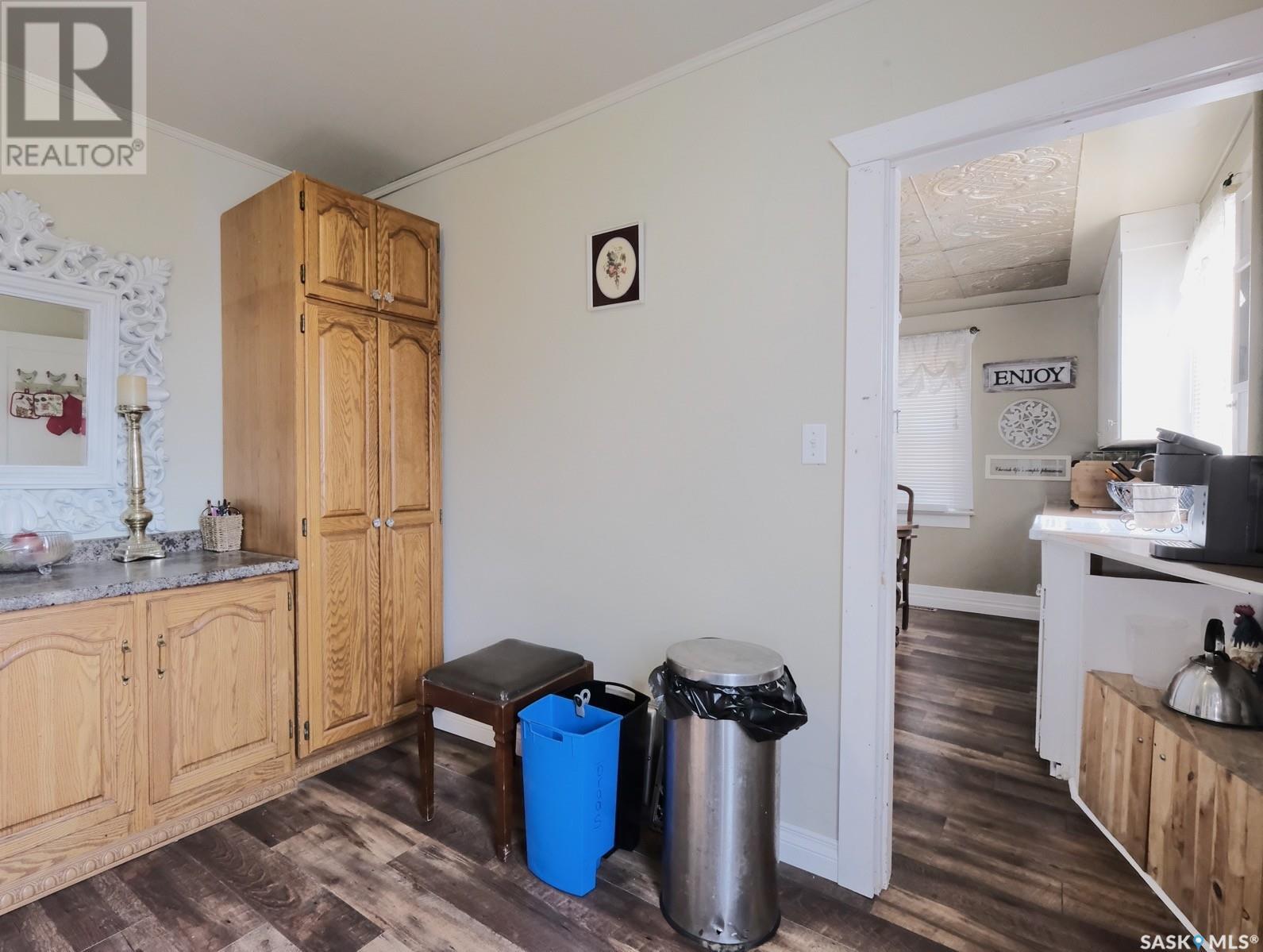 Photo 12 of 801 George Street, Rosetown SK