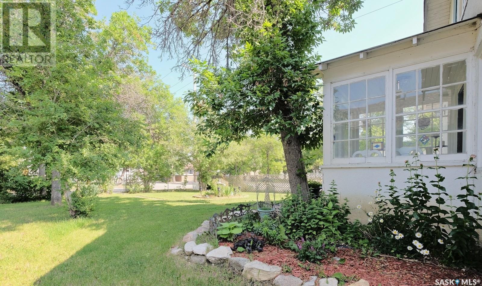 Photo 25 of 801 George Street, Rosetown SK