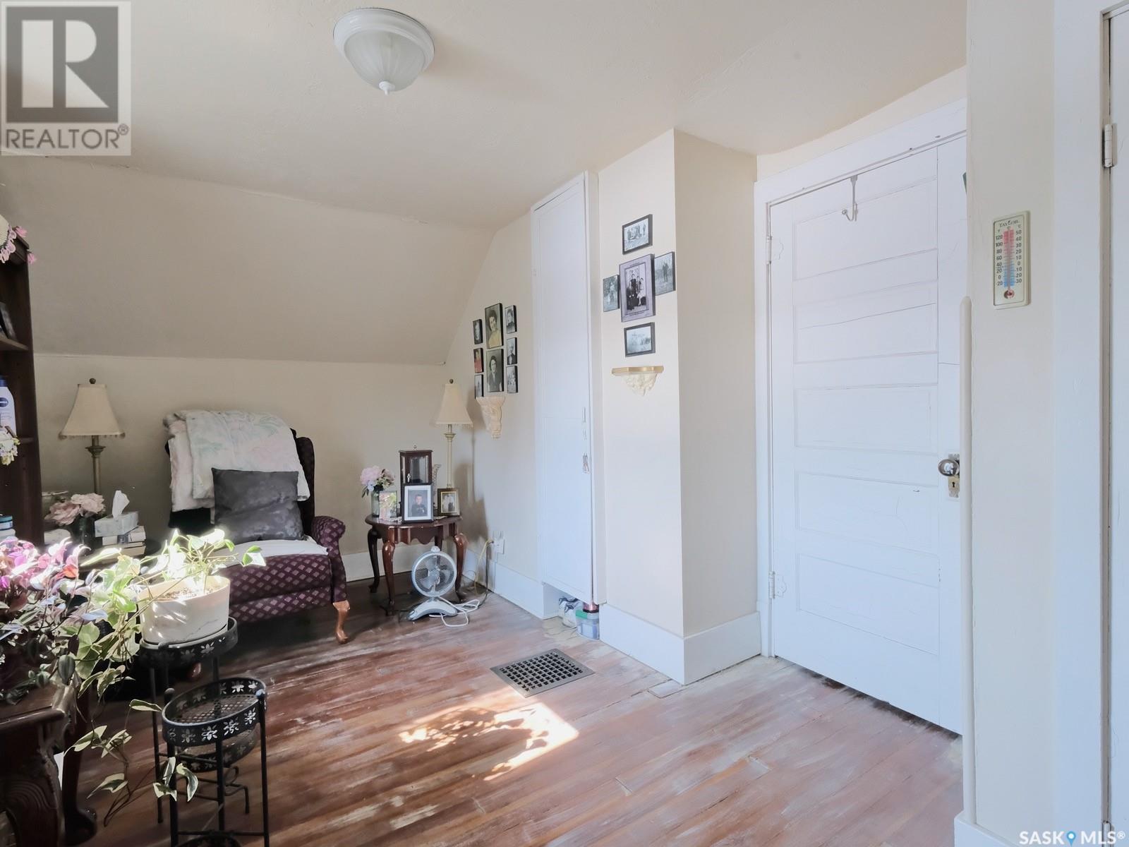 Photo 31 of 801 George Street, Rosetown SK