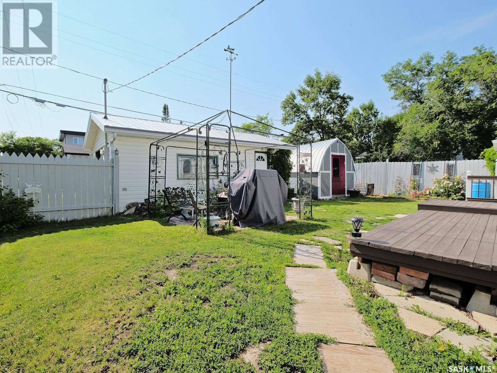 Photo 39 of 801 George Street, Rosetown SK