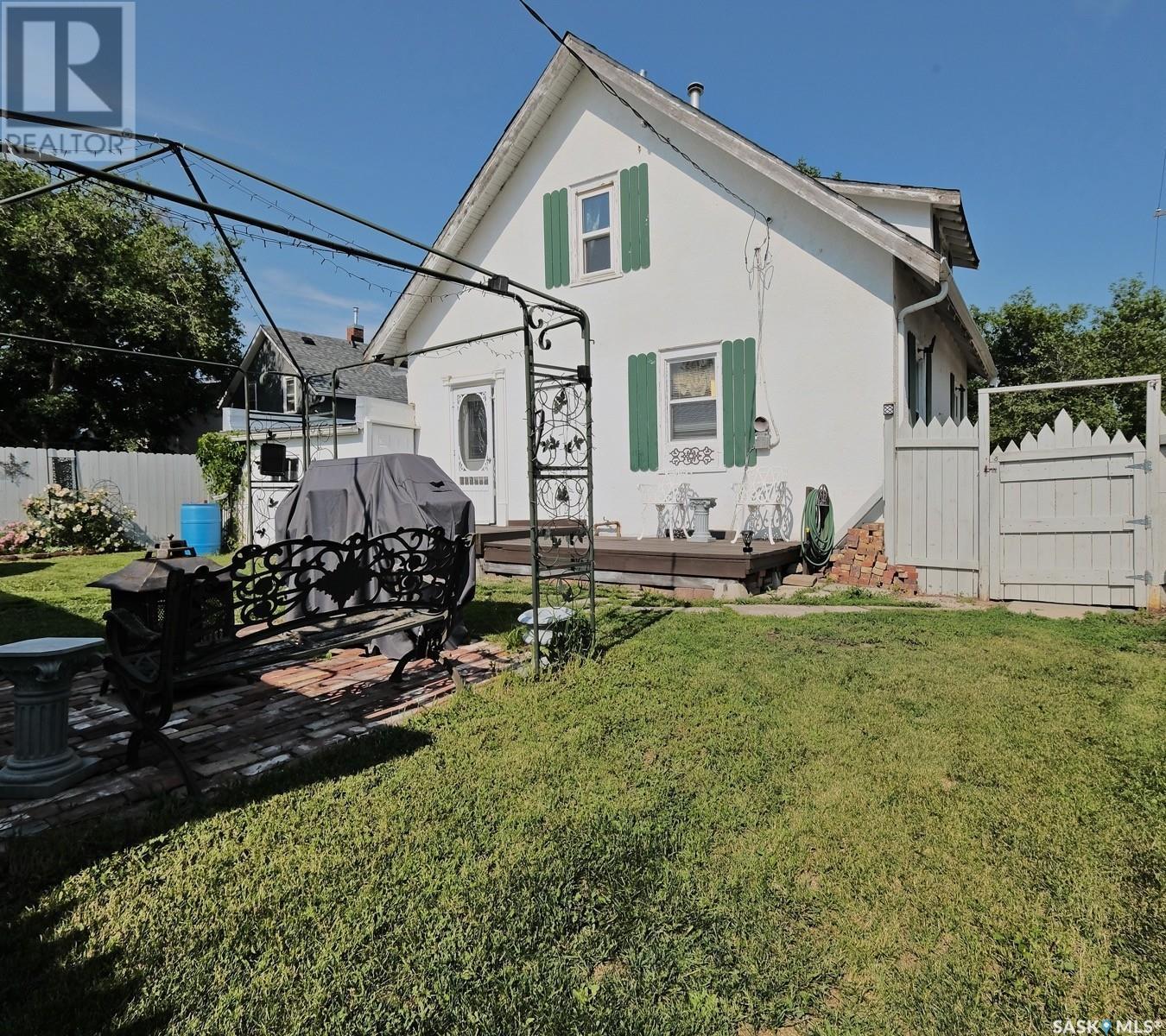 Photo 40 of 801 George Street, Rosetown SK