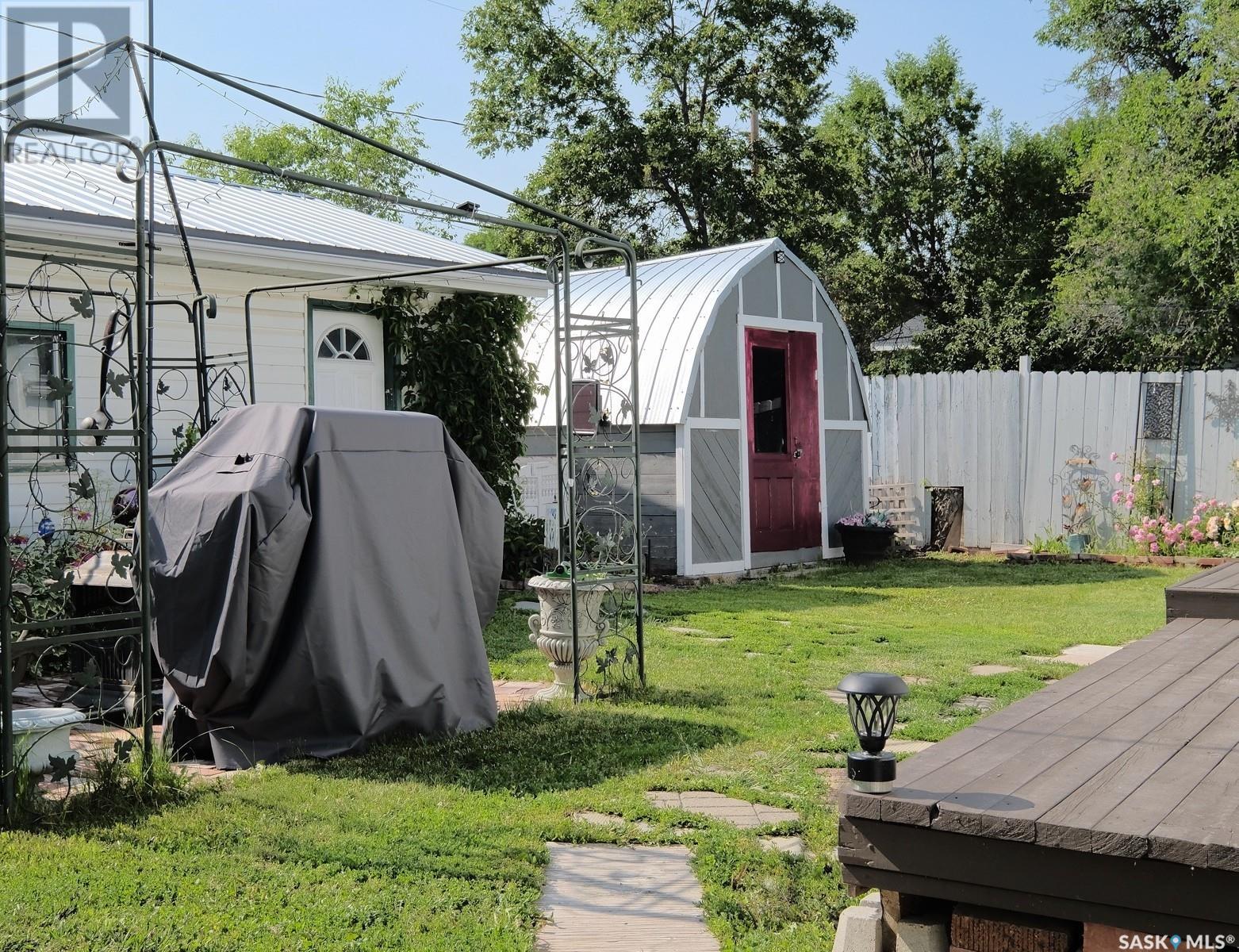 Photo 44 of 801 George Street, Rosetown SK