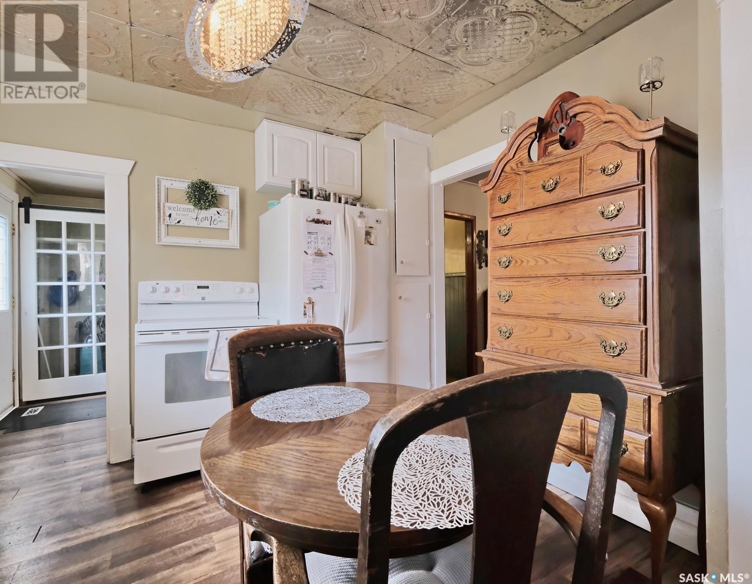 Photo 6 of 801 George Street, Rosetown SK