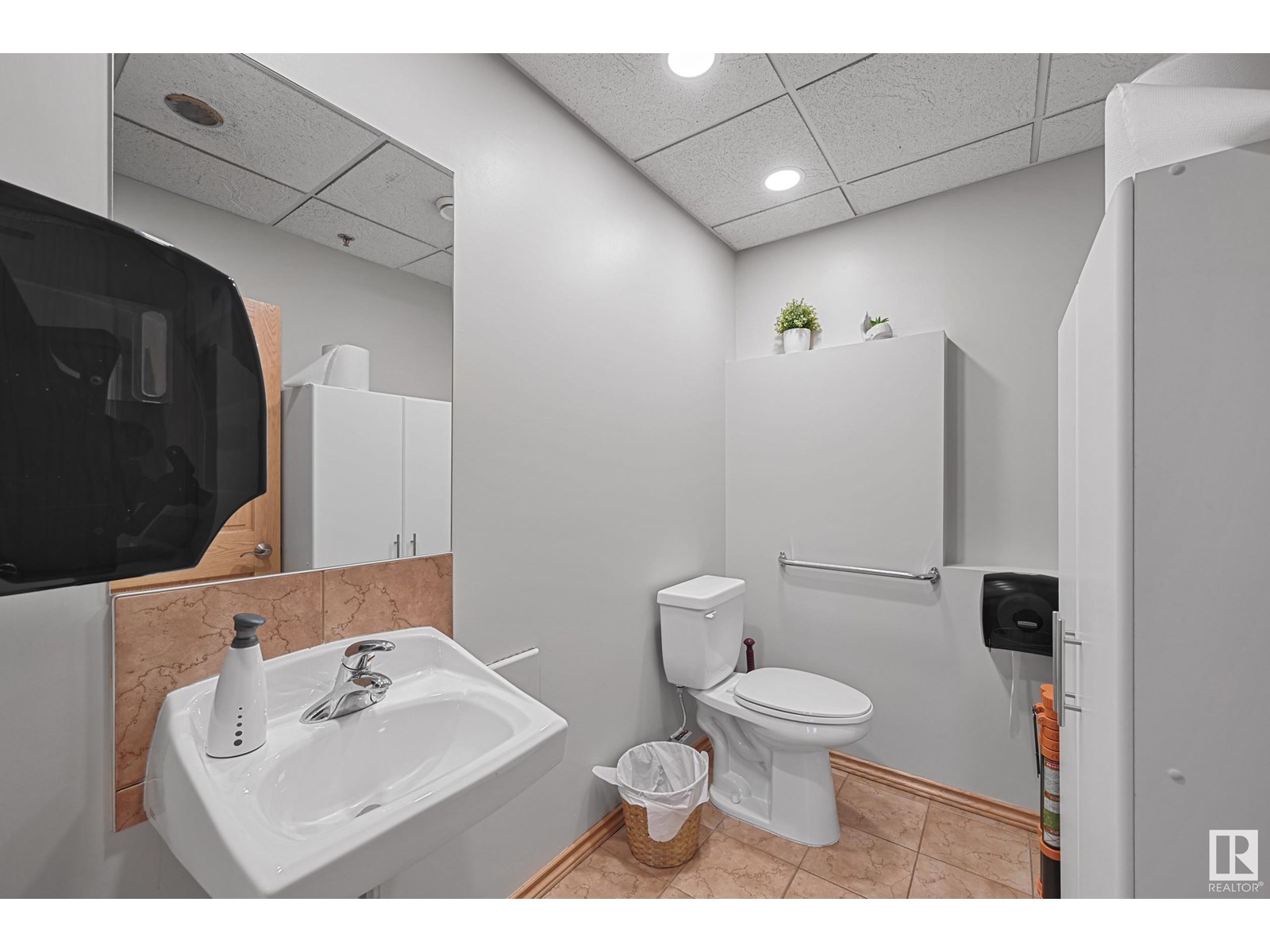 Photo 9 of 10339 106 St Nw, Edmonton AB