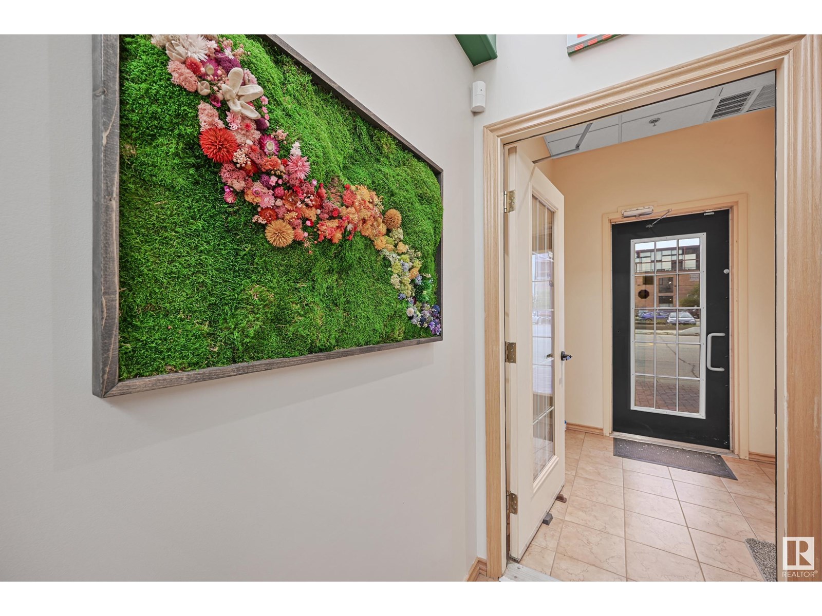 Photo 19 of 10339 106 St Nw, Edmonton AB