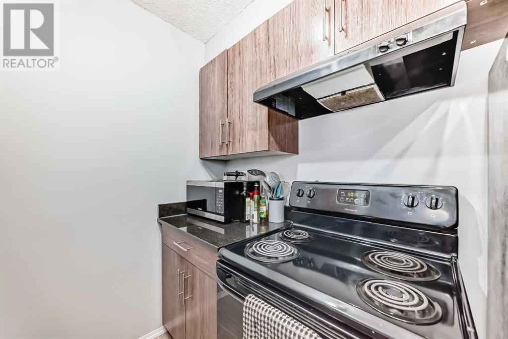 Photo 10 of 1305 403 Mackenzie Way Sw, Airdrie AB
