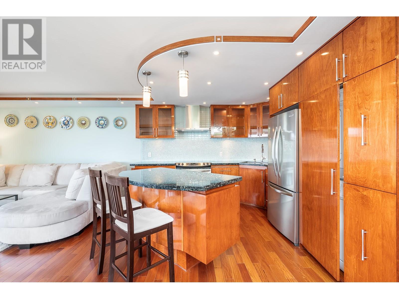 103 2108 ARGYLE AVENUE, West Vancouver
