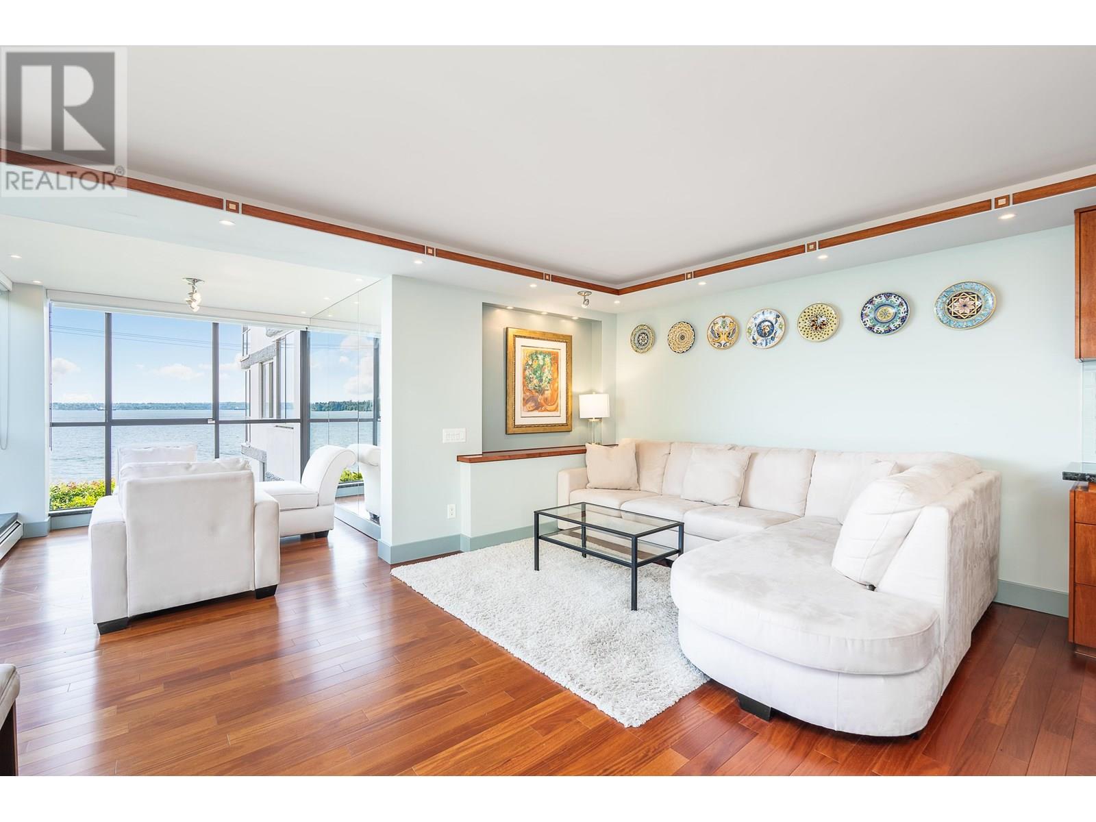 103 2108 ARGYLE AVENUE, West Vancouver