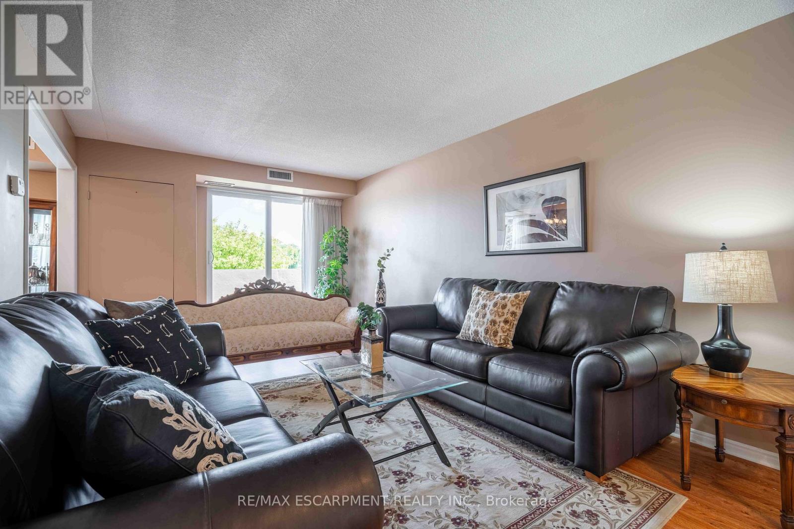 Photo 20 of 216 416 Limeridge Road E, Hamilton ON