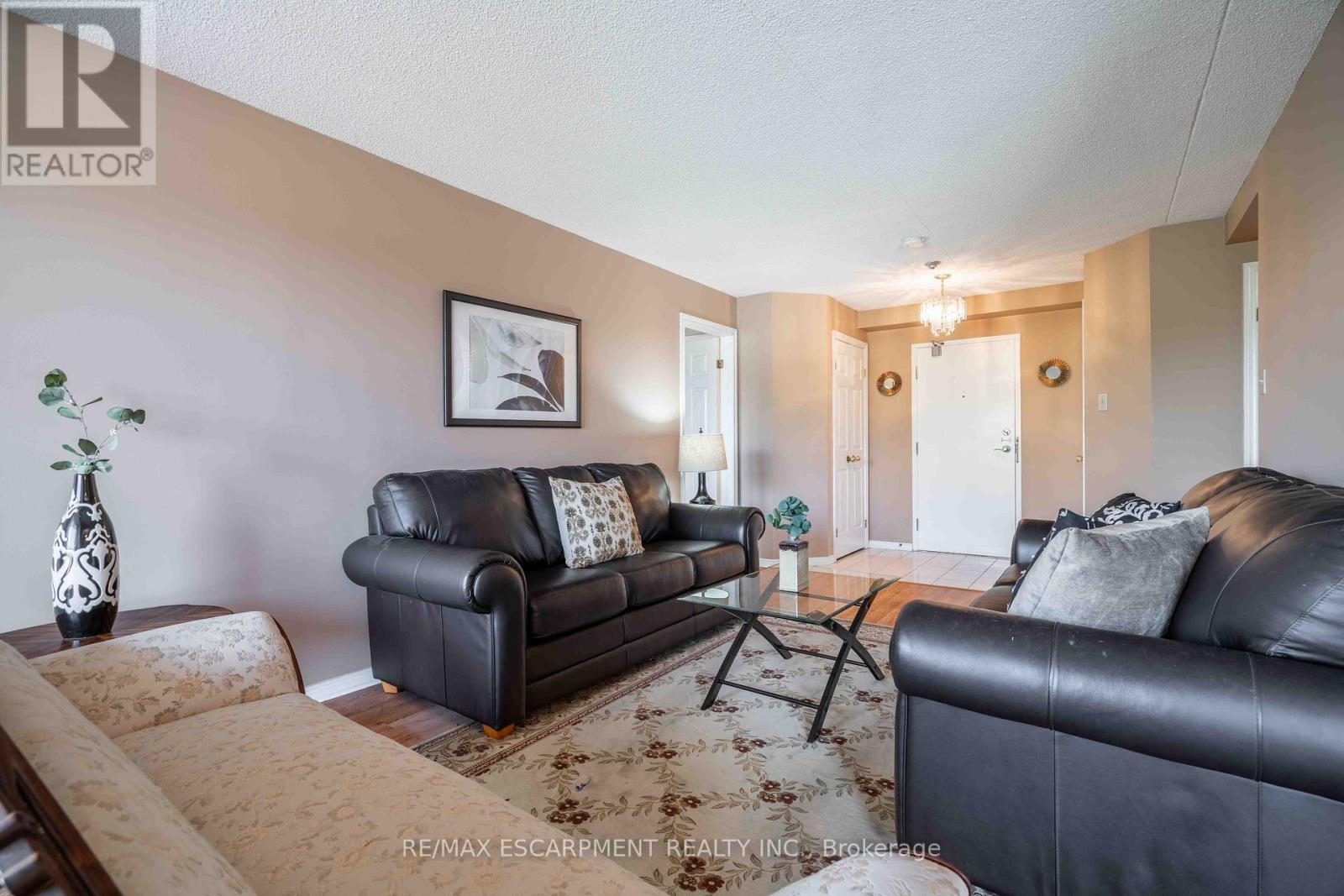 Photo 34 of 216 416 Limeridge Road E, Hamilton ON