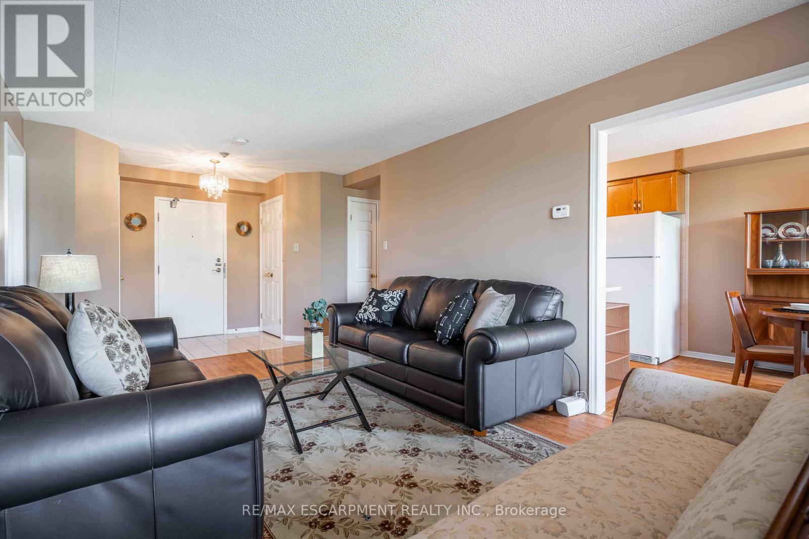 Photo 19 of 216 416 Limeridge Road E, Hamilton ON
