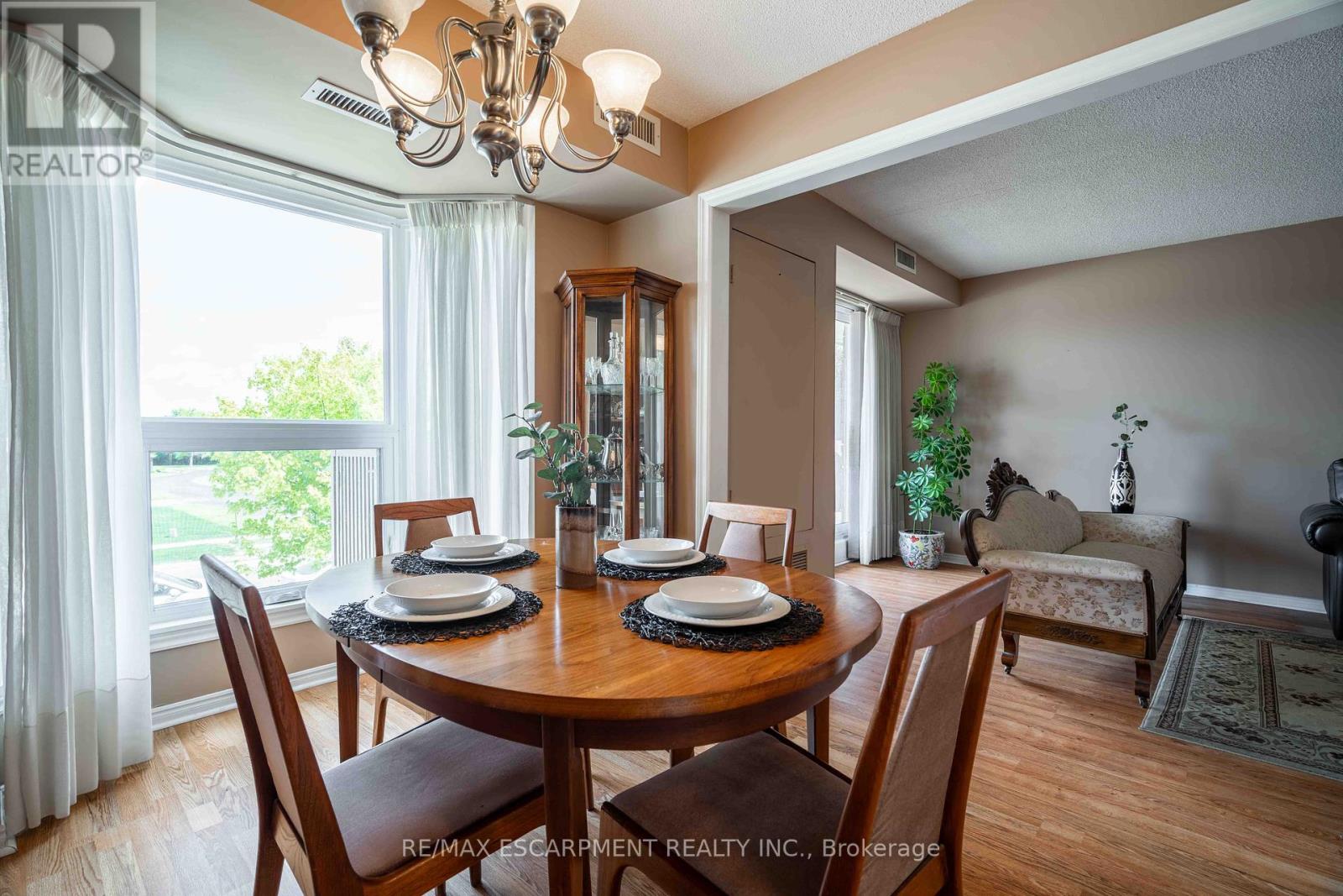 Photo 36 of 216 416 Limeridge Road E, Hamilton ON