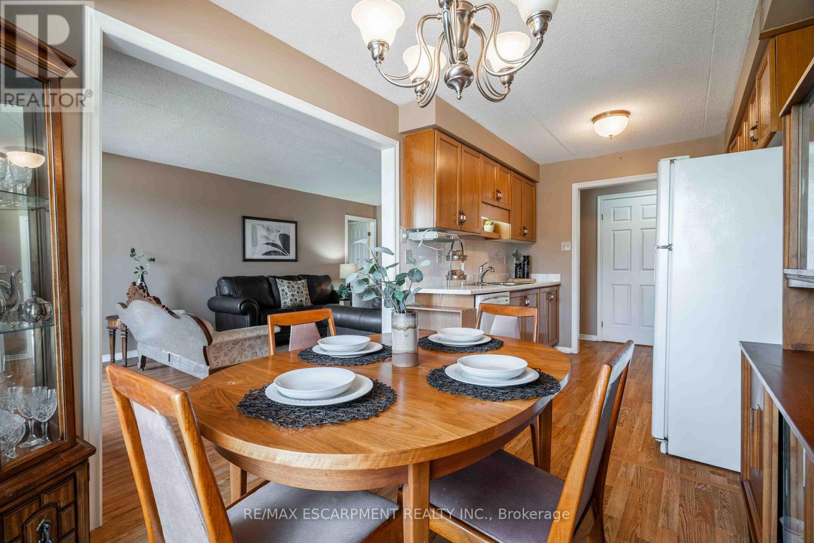 Photo 13 of 216 416 Limeridge Road E, Hamilton ON