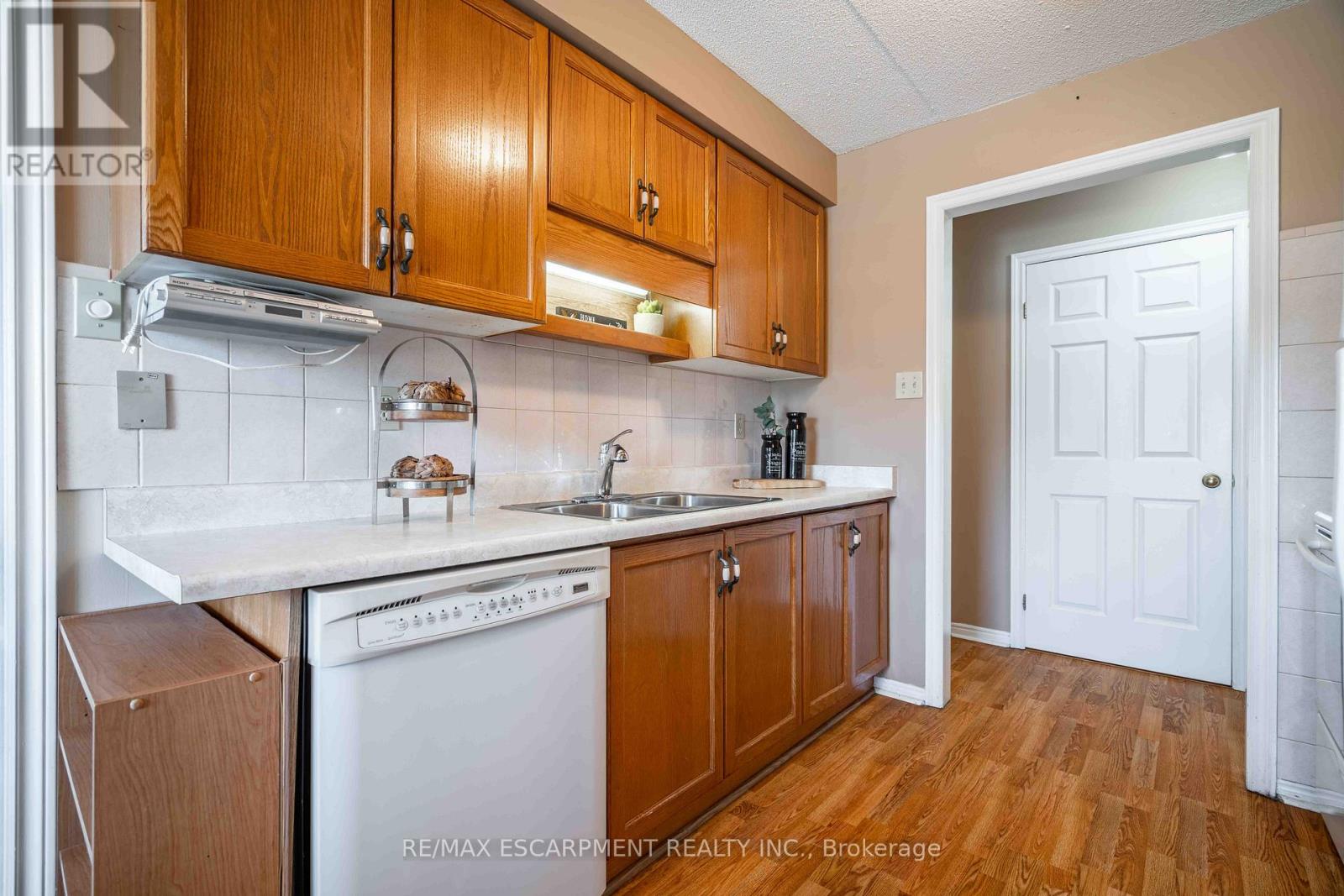 Photo 26 of 216 416 Limeridge Road E, Hamilton ON