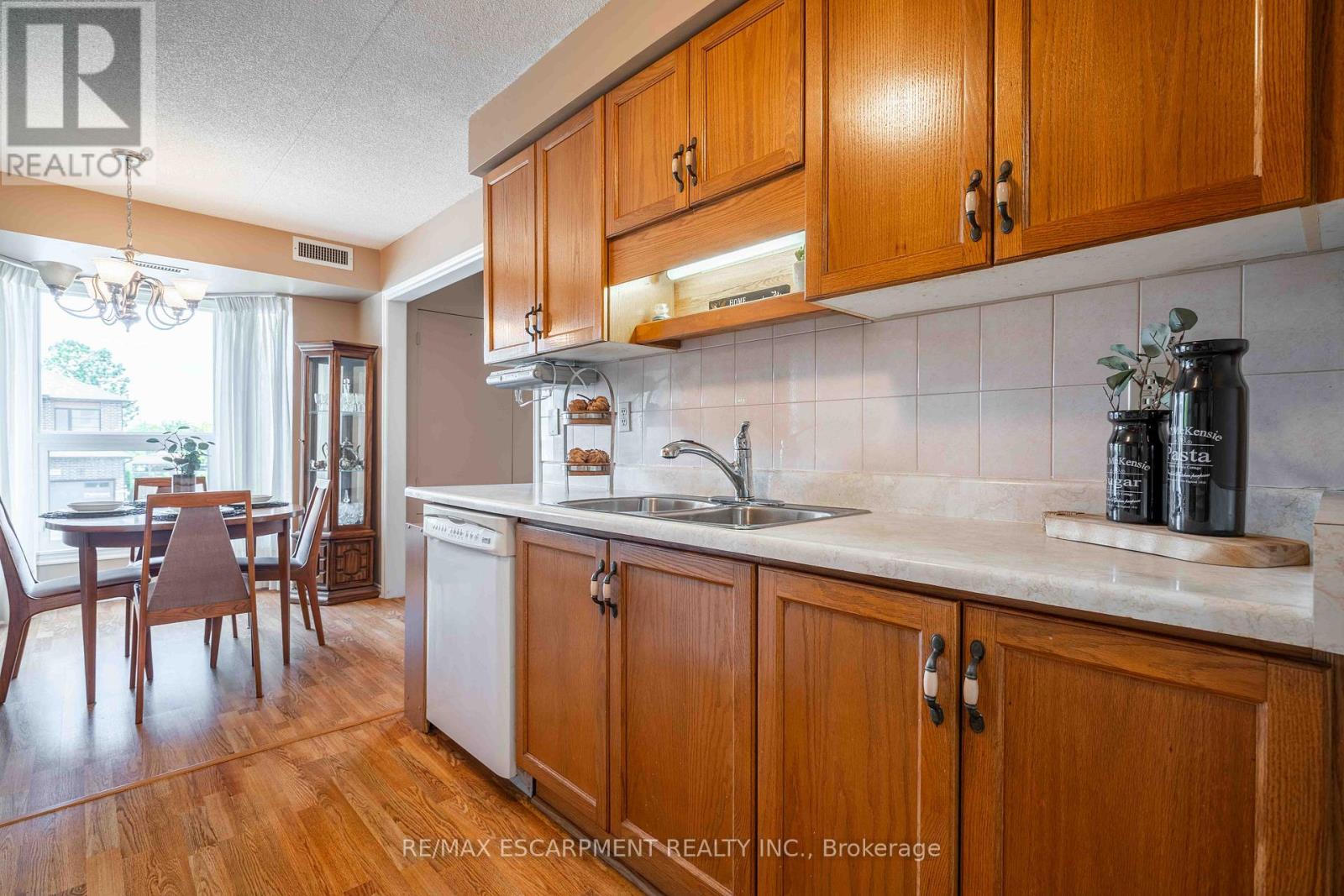 Photo 29 of 216 416 Limeridge Road E, Hamilton ON