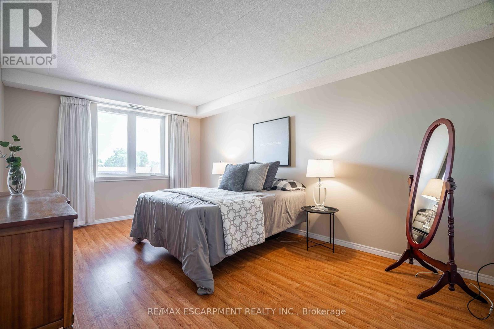 Photo 16 of 216 416 Limeridge Road E, Hamilton ON