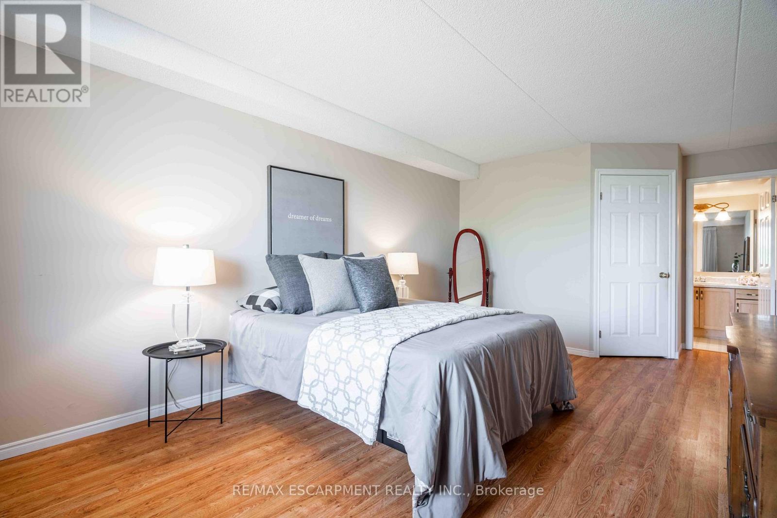 Photo 33 of 216 416 Limeridge Road E, Hamilton ON