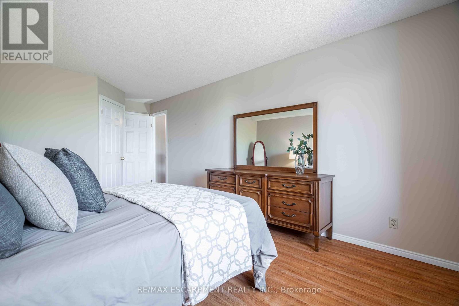 Photo 7 of 216 416 Limeridge Road E, Hamilton ON