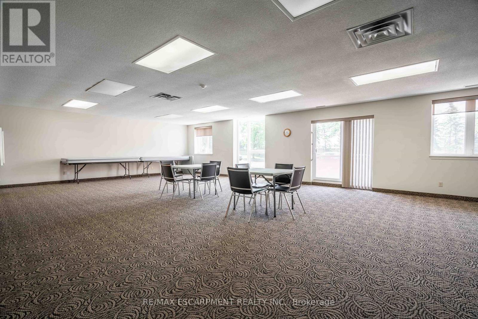 Photo 39 of 216 416 Limeridge Road E, Hamilton ON