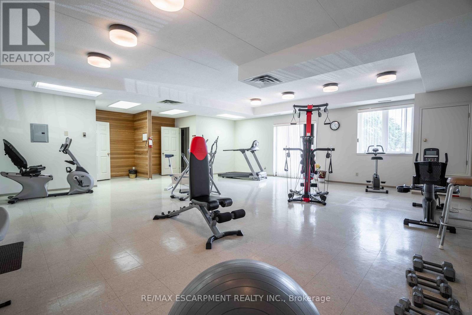 Photo 24 of 216 416 Limeridge Road E, Hamilton ON