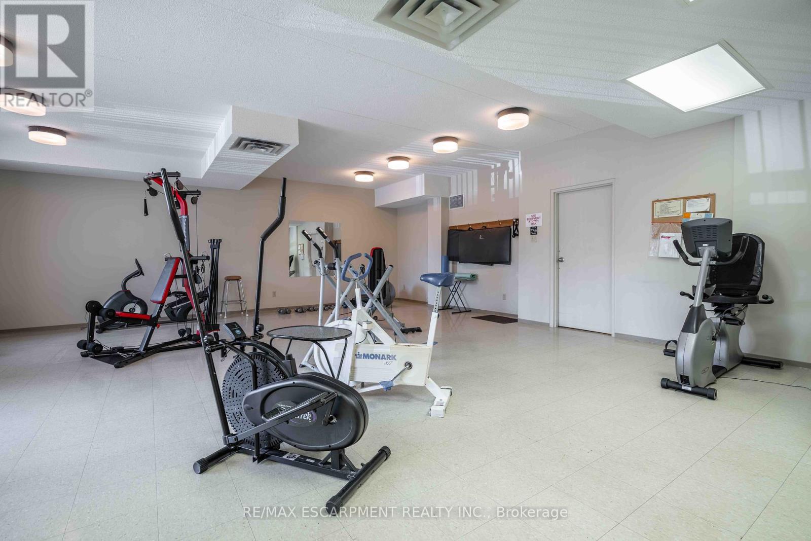 Photo 38 of 216 416 Limeridge Road E, Hamilton ON