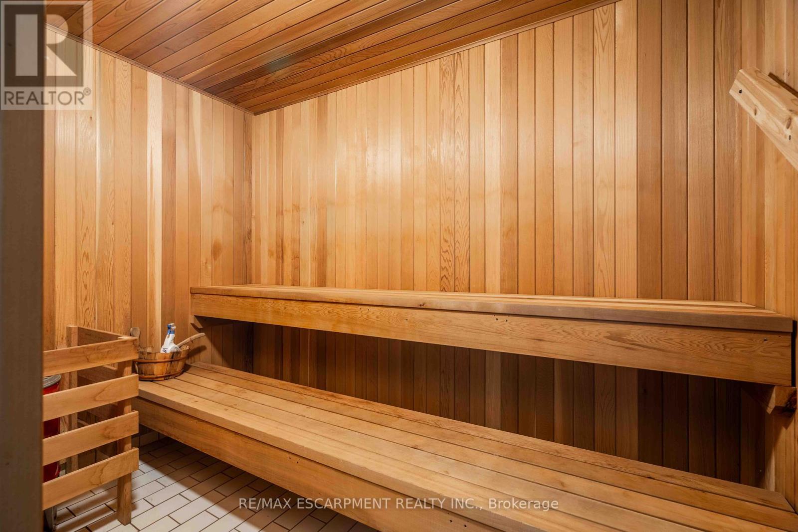Photo 23 of 216 416 Limeridge Road E, Hamilton ON