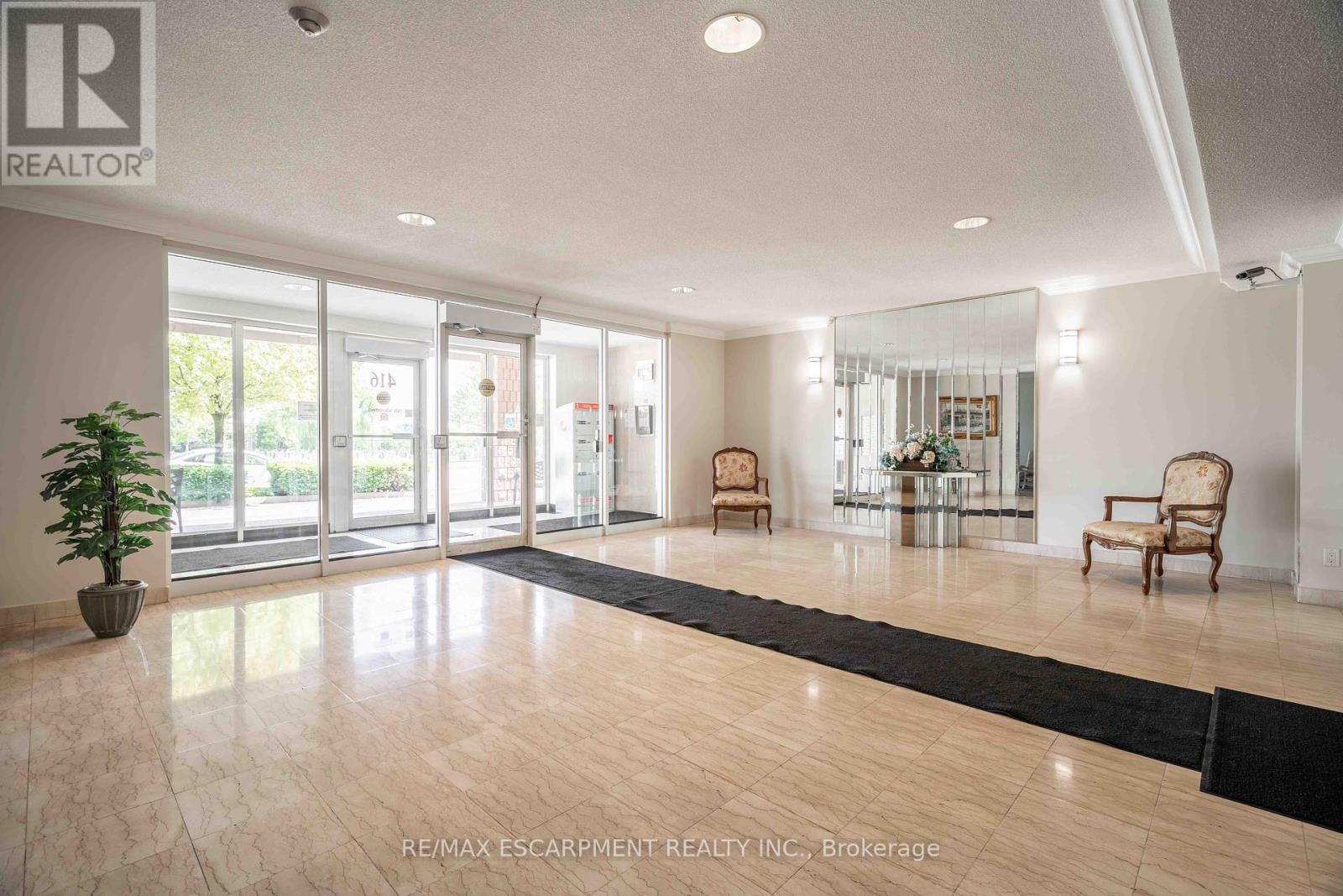 Photo 14 of 216 416 Limeridge Road E, Hamilton ON