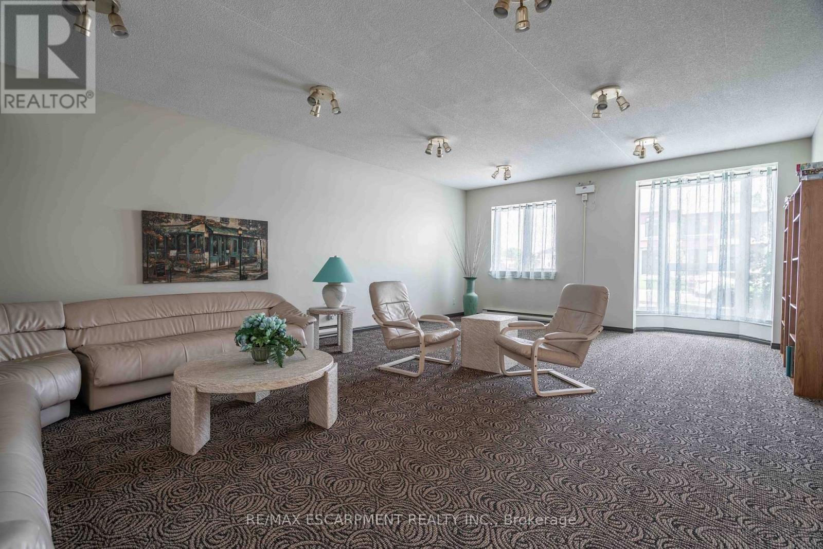 Photo 32 of 216 416 Limeridge Road E, Hamilton ON