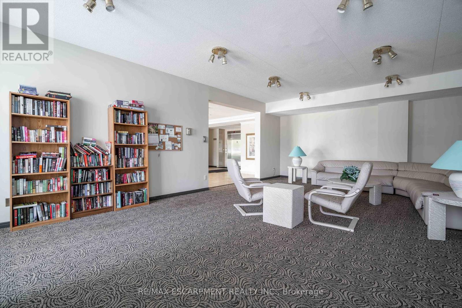 Photo 15 of 216 416 Limeridge Road E, Hamilton ON