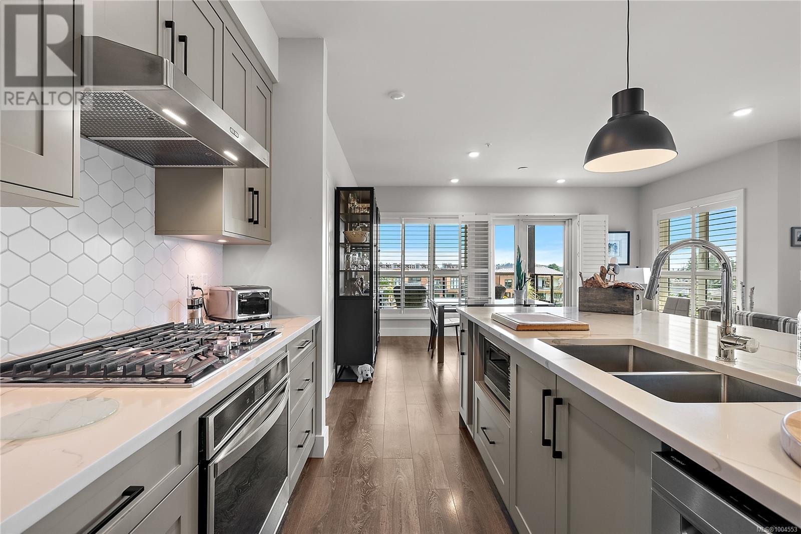 Single Family House for Sale in   Travino Lane Saanich 