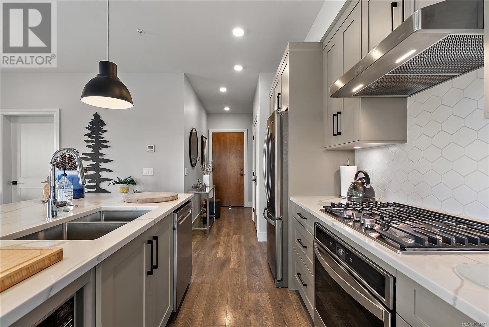 Single Family House for Sale in   Travino Lane Saanich 