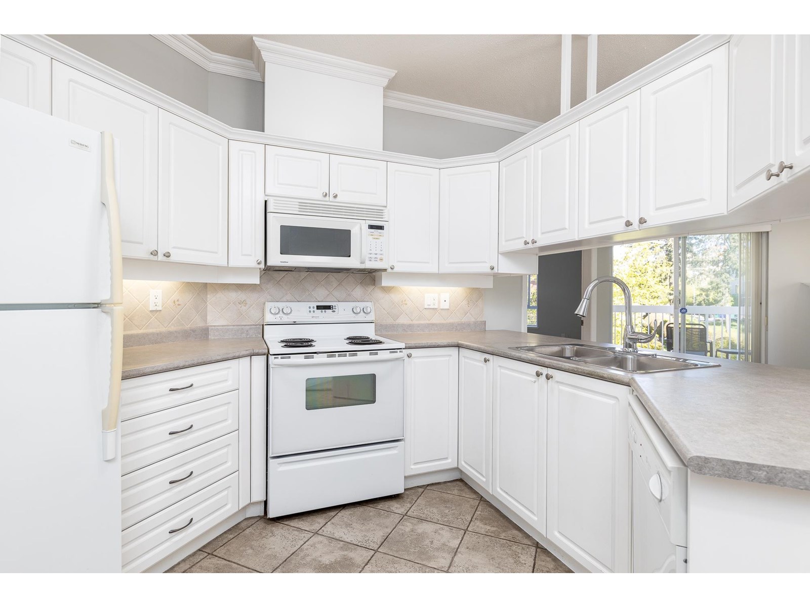 Photo 18 of 208 1685 152 A Street, Surrey BC