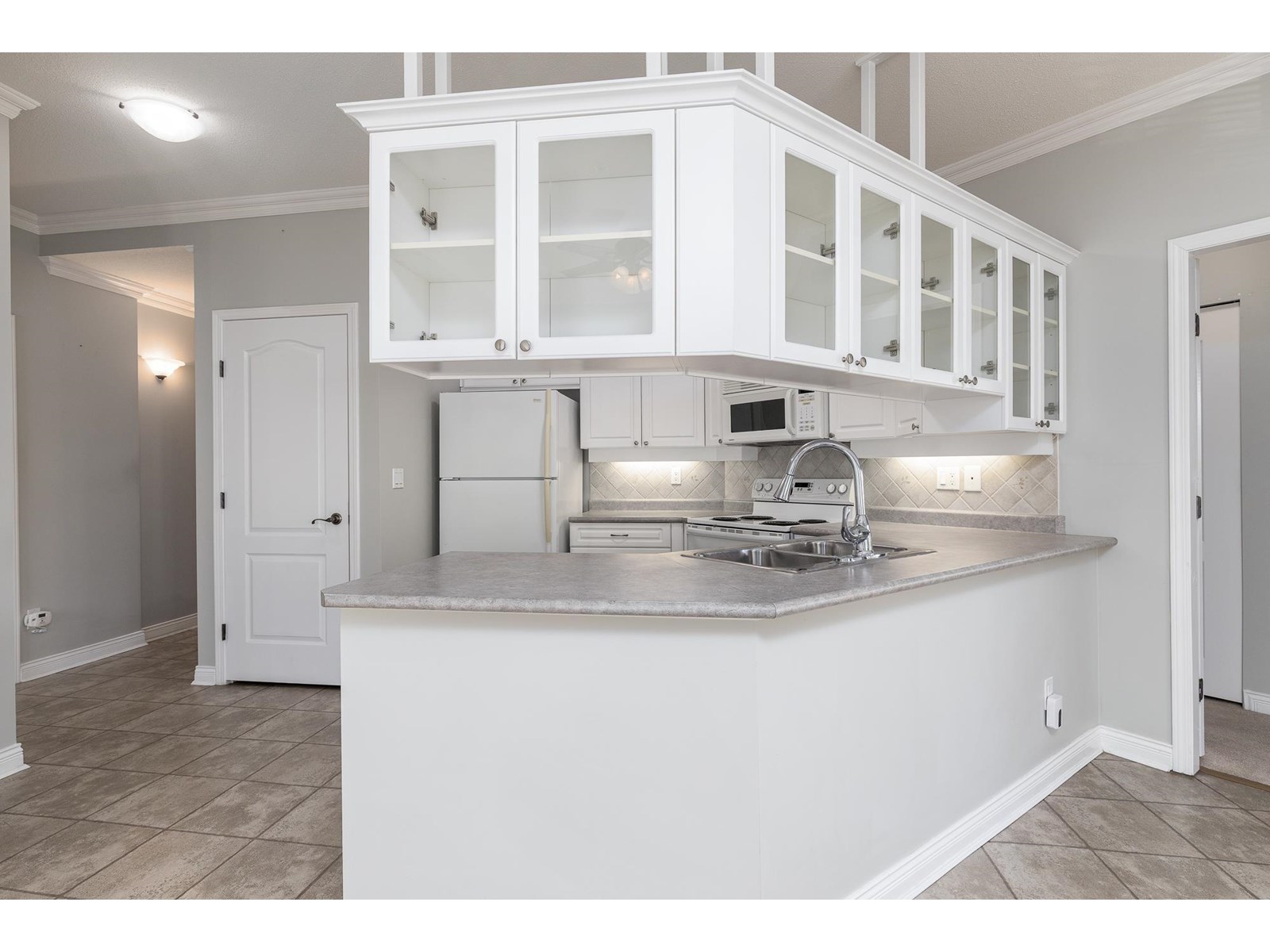 Photo 17 of 208 1685 152 A Street, Surrey BC