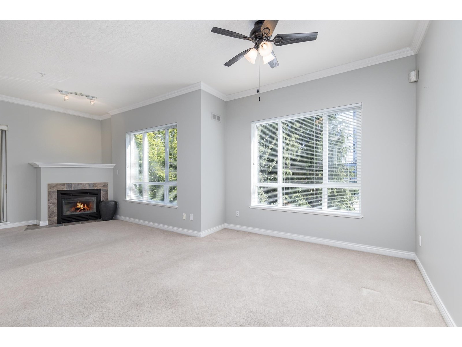 Photo 9 of 208 1685 152 A Street, Surrey BC