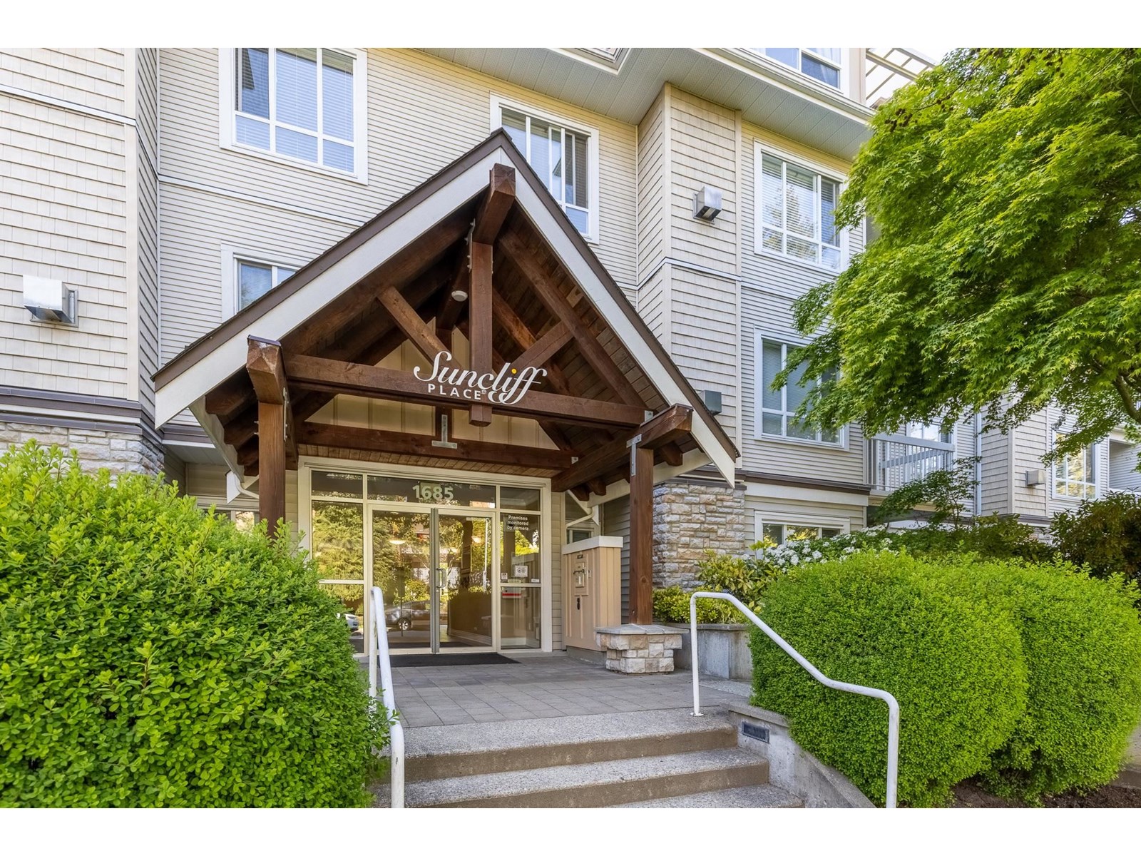 Photo 4 of 208 1685 152 A Street, Surrey BC