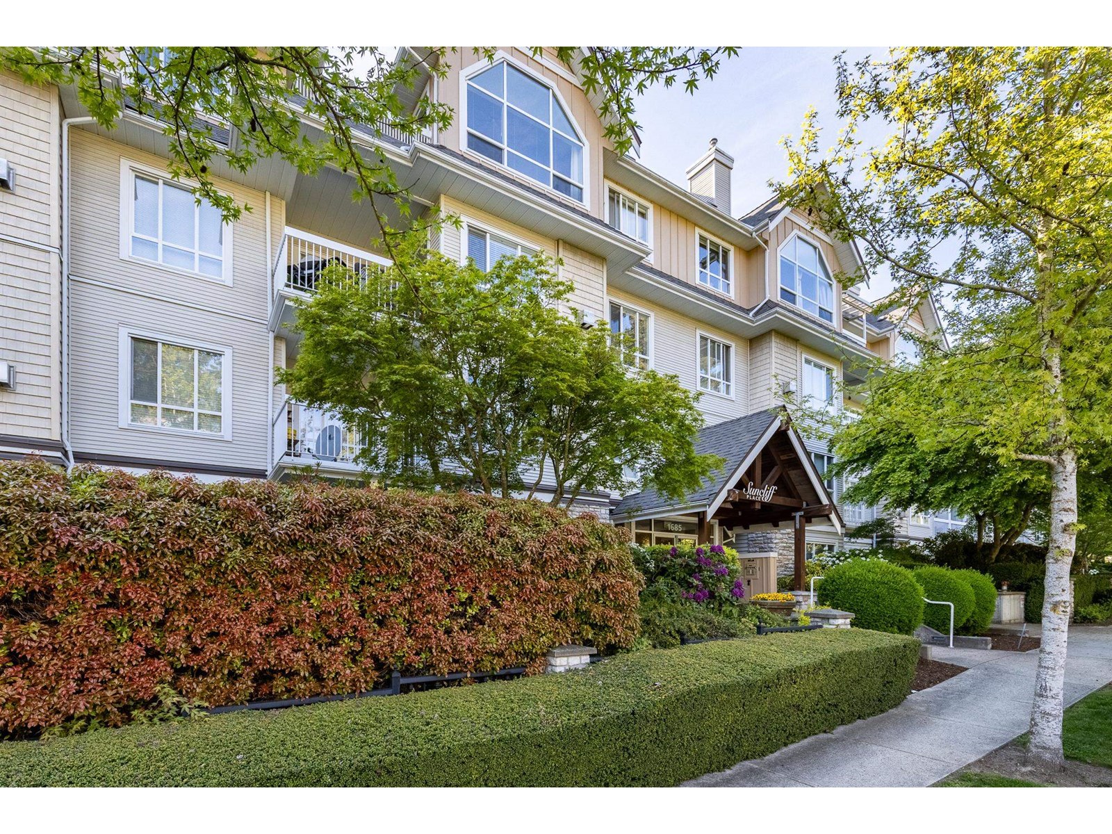 Photo 2 of 208 1685 152 A Street, Surrey BC