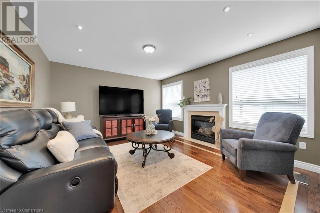 Photo 5 of 28 Ranchero Drive, Brampton ON