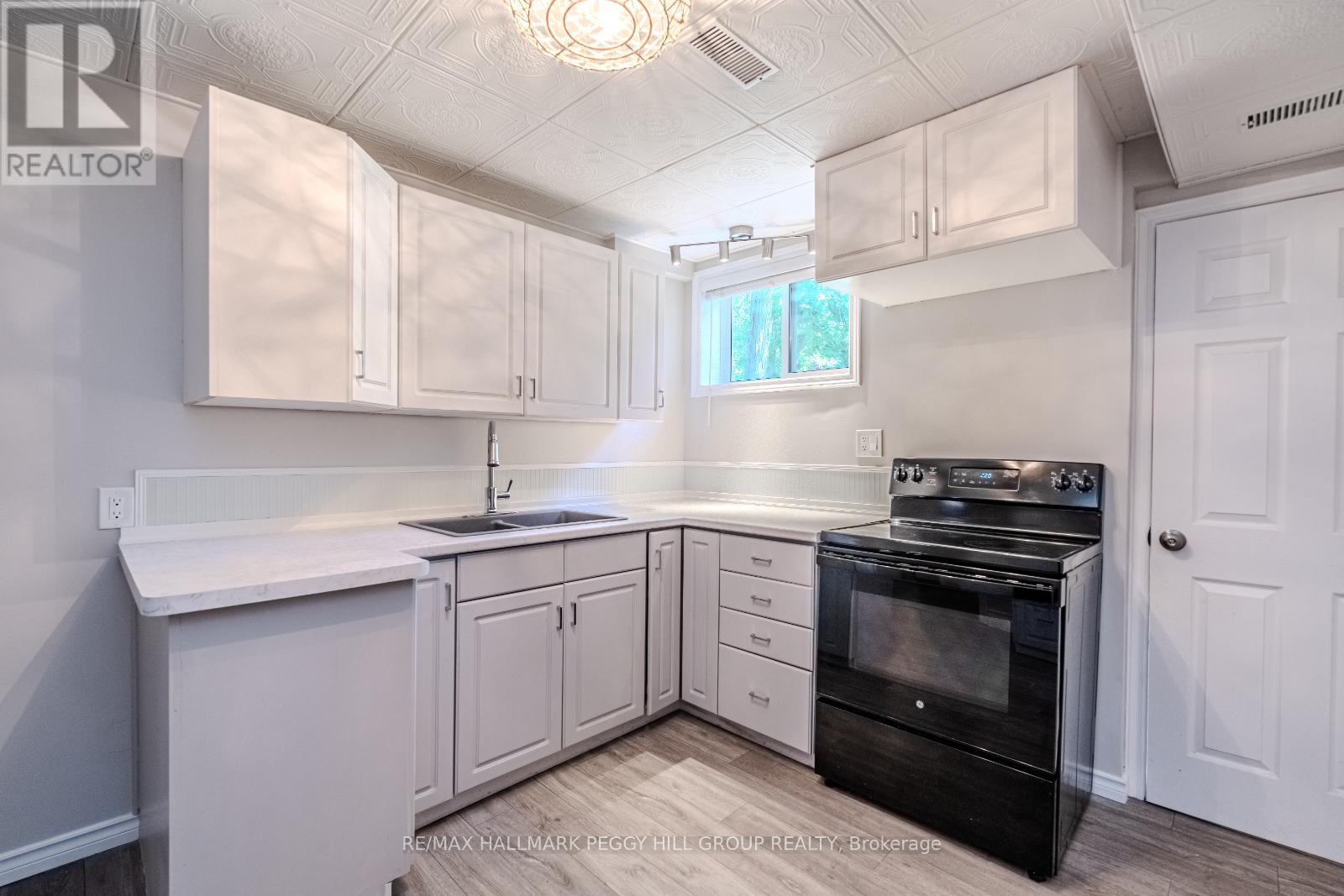 Photo 5 of 828 Dominion Avenue, Midland ON