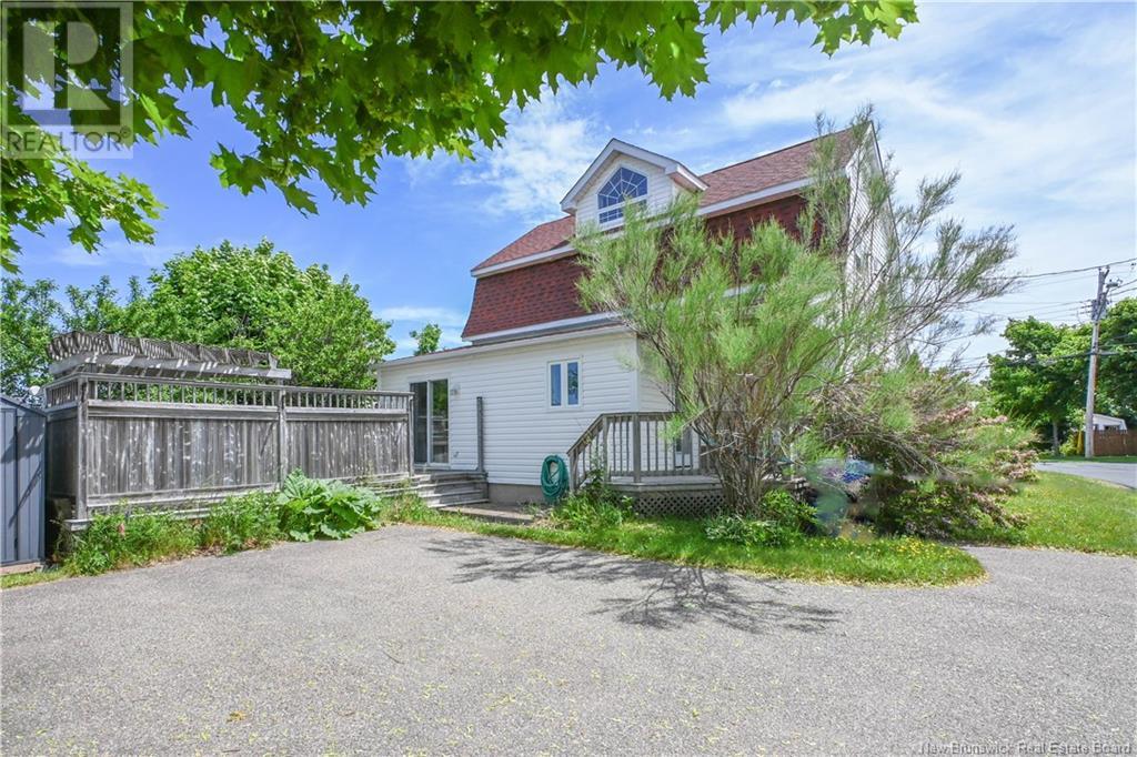 Photo 3 of 111 Rue Degrace Street, Shippagan NB