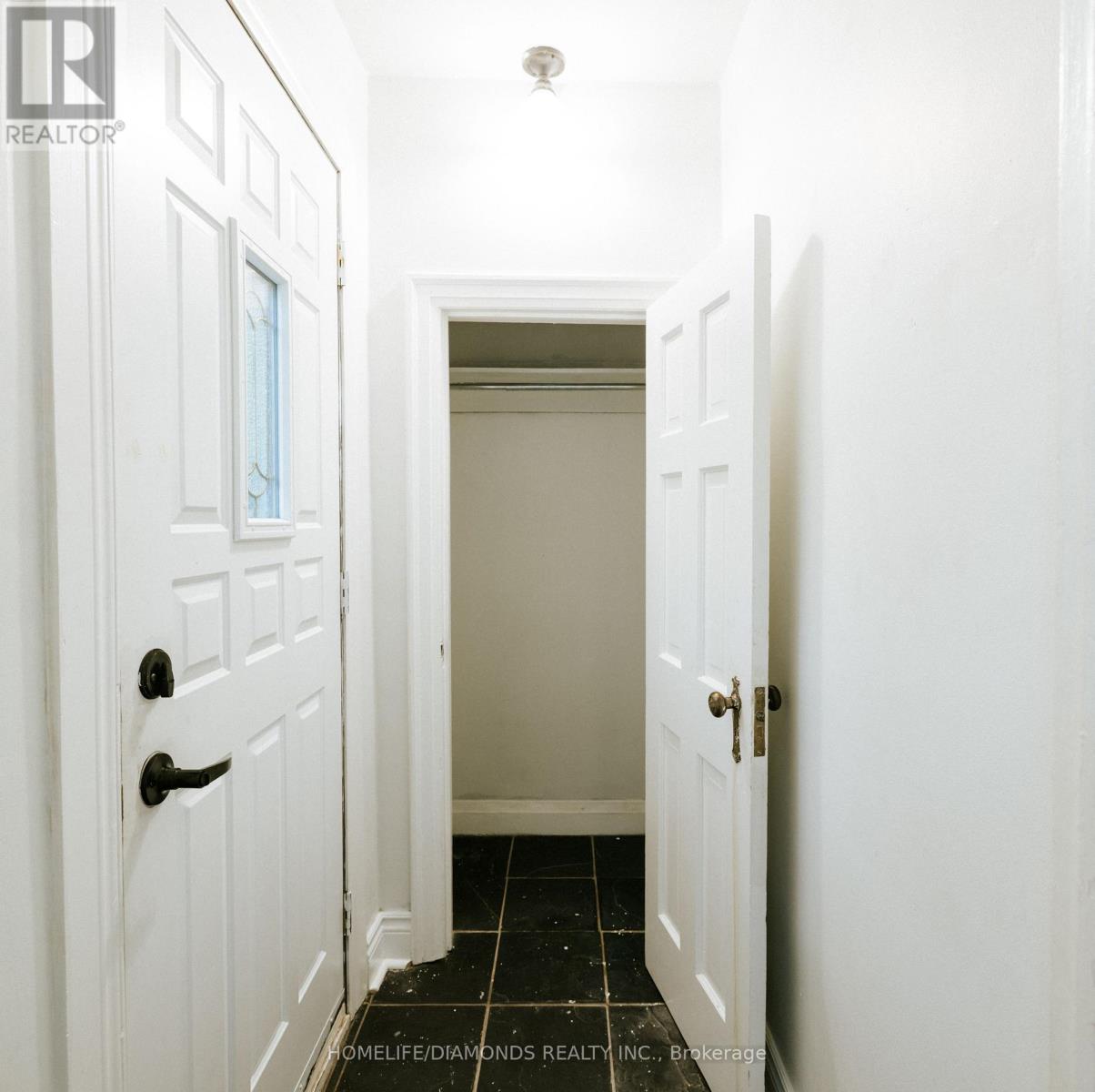 Photo 3 of 774 Garth Street, Hamilton ON