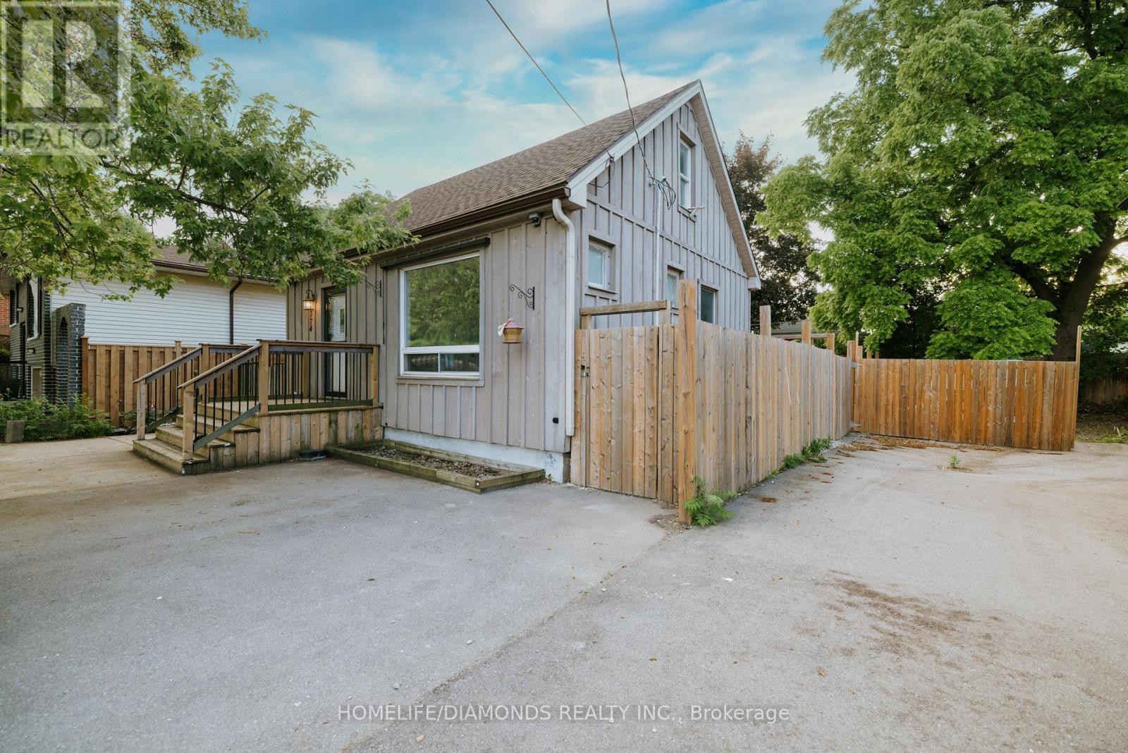 Photo 2 of 774 Garth Street, Hamilton ON