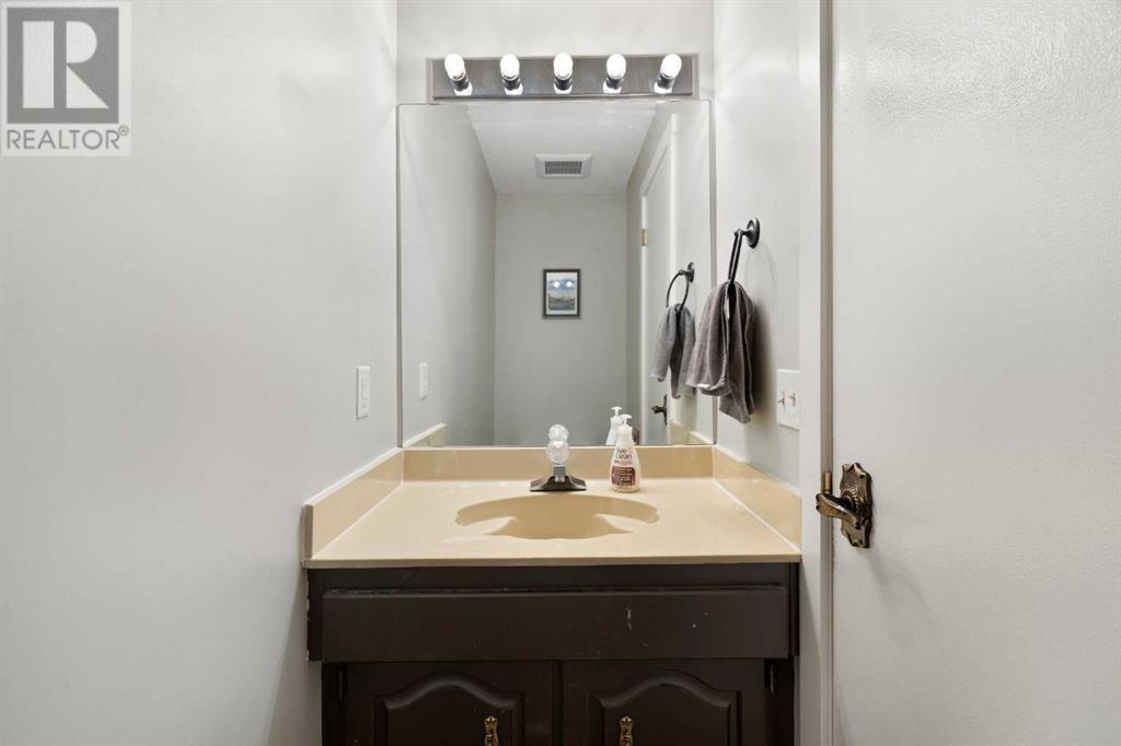 Single Family House for Sale in   Silver Springs Road NW Silver Springs Calgary 
