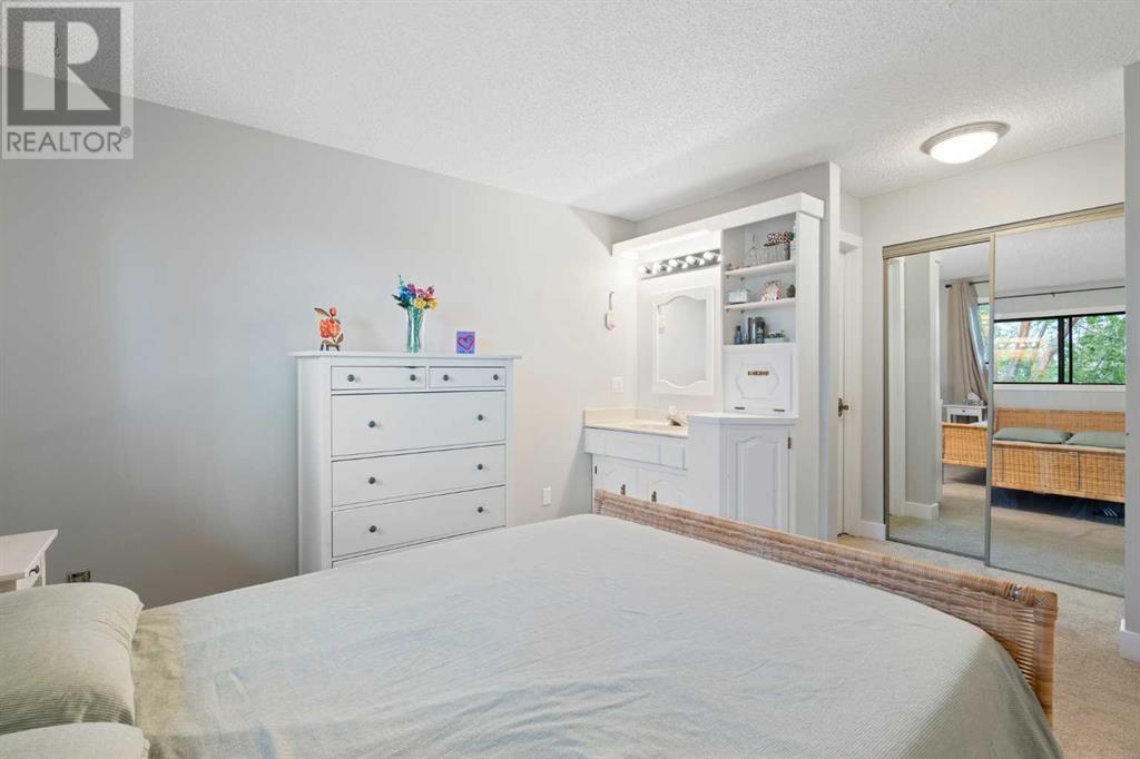 Single Family House for Sale in   Silver Springs Road NW Silver Springs Calgary 